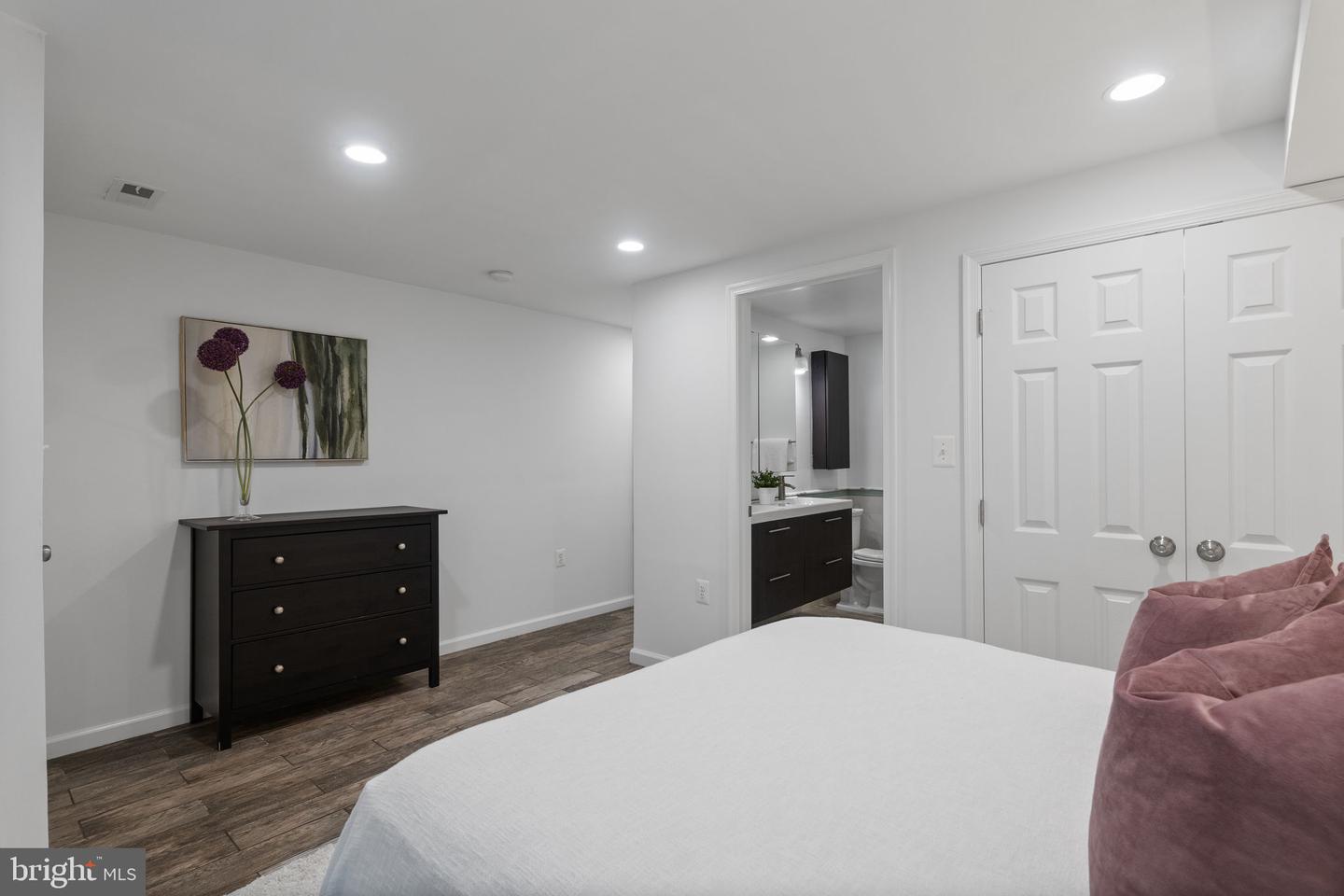 13 R ST NE #1, WASHINGTON, District Of Columbia 20002, 2 Bedrooms Bedrooms, ,2 BathroomsBathrooms,Residential,For sale,13 R ST NE #1,DCDC2211920 MLS # DCDC2211920