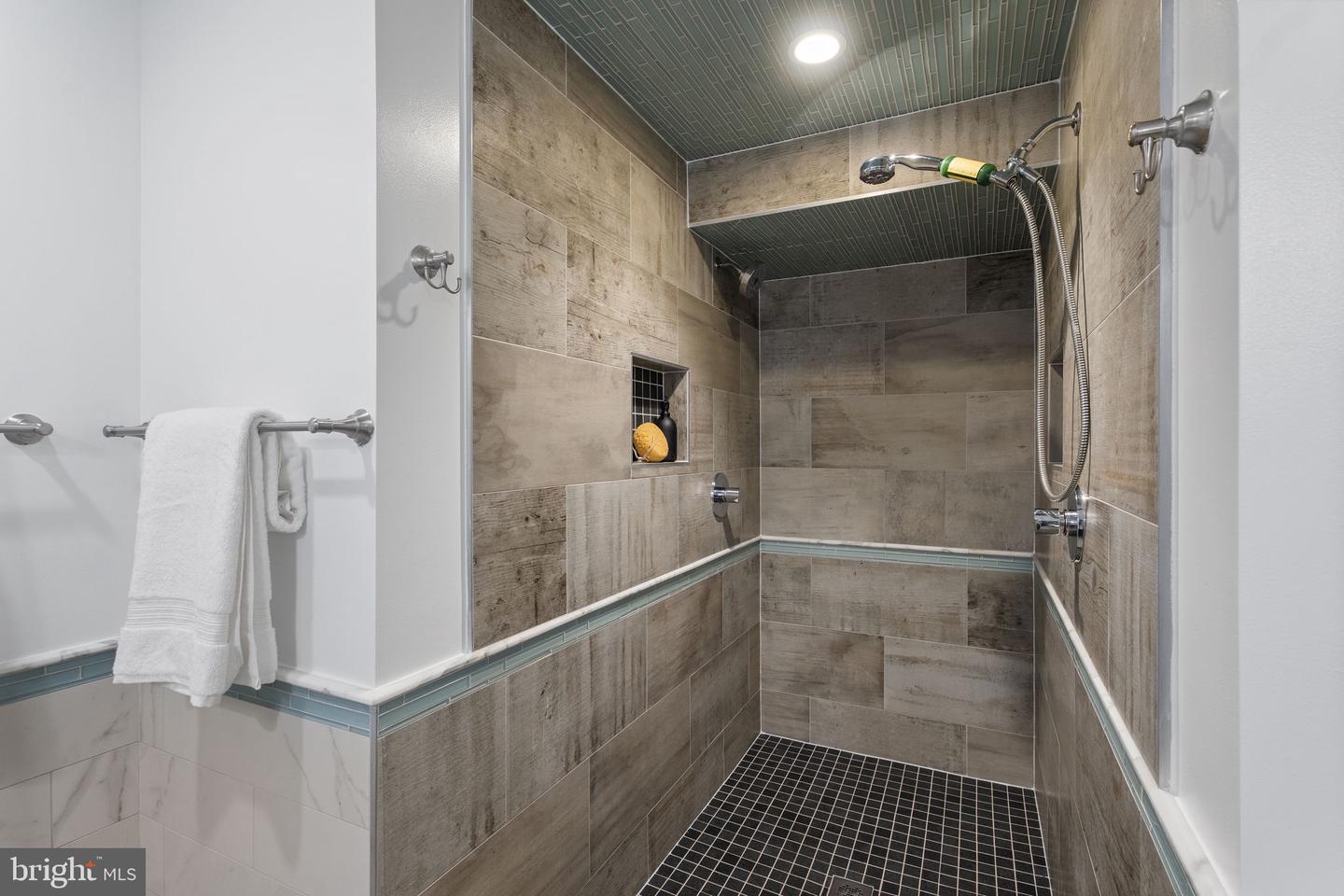 13 R ST NE #1, WASHINGTON, District Of Columbia 20002, 2 Bedrooms Bedrooms, ,2 BathroomsBathrooms,Residential,For sale,13 R ST NE #1,DCDC2211920 MLS # DCDC2211920