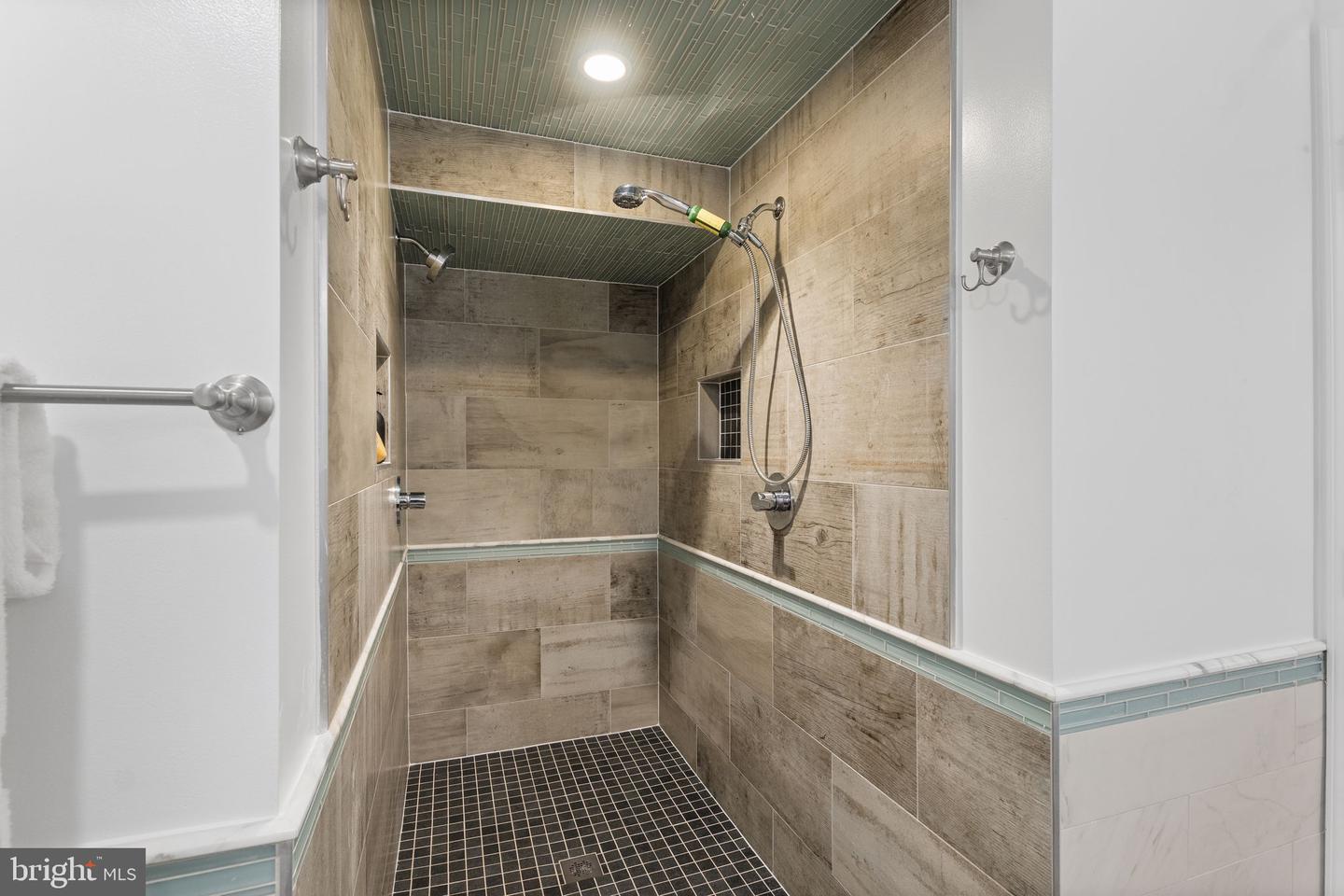 13 R ST NE #1, WASHINGTON, District Of Columbia 20002, 2 Bedrooms Bedrooms, ,2 BathroomsBathrooms,Residential,For sale,13 R ST NE #1,DCDC2211920 MLS # DCDC2211920
