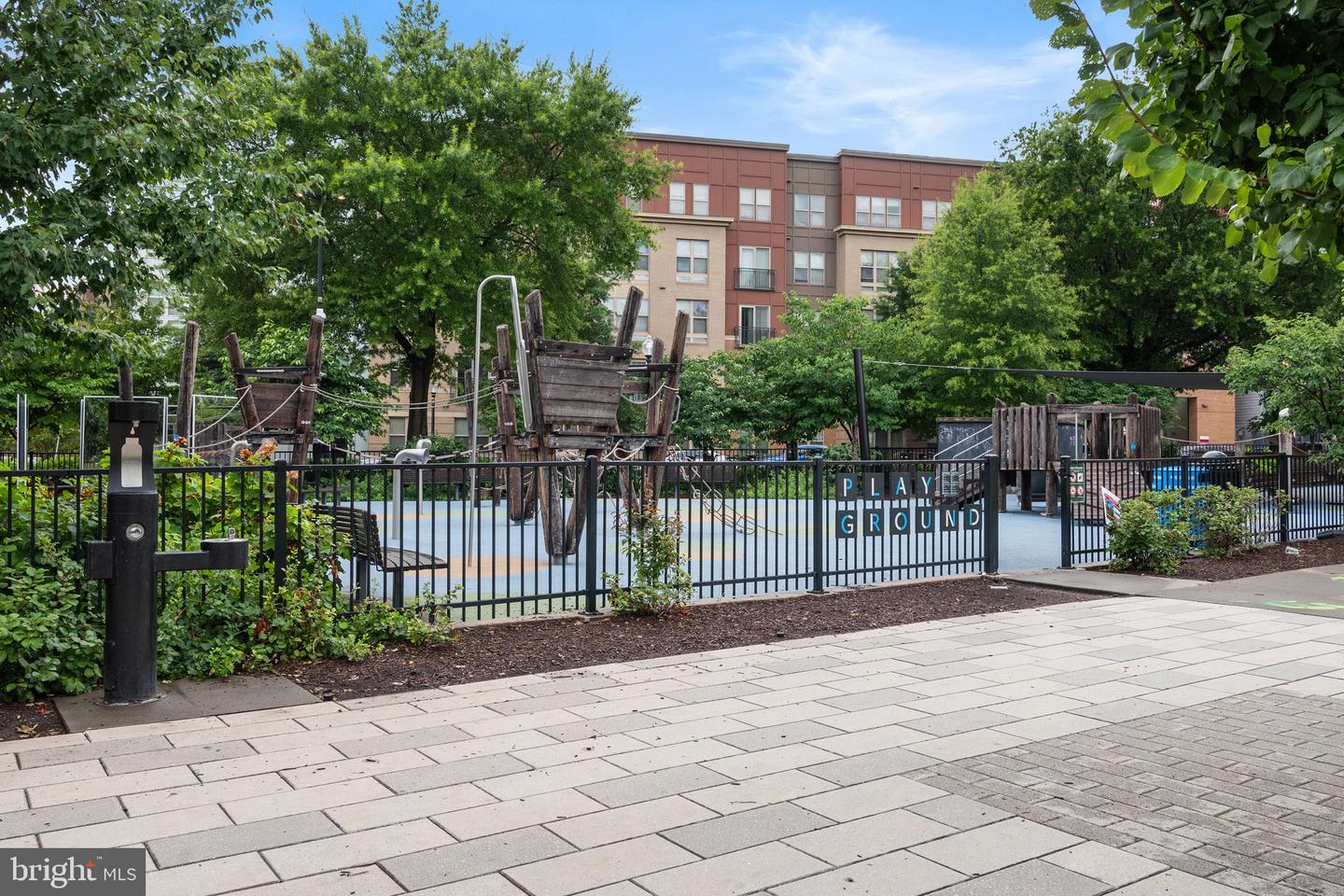 13 R ST NE #1, WASHINGTON, District Of Columbia 20002, 2 Bedrooms Bedrooms, ,2 BathroomsBathrooms,Residential,For sale,13 R ST NE #1,DCDC2211920 MLS # DCDC2211920