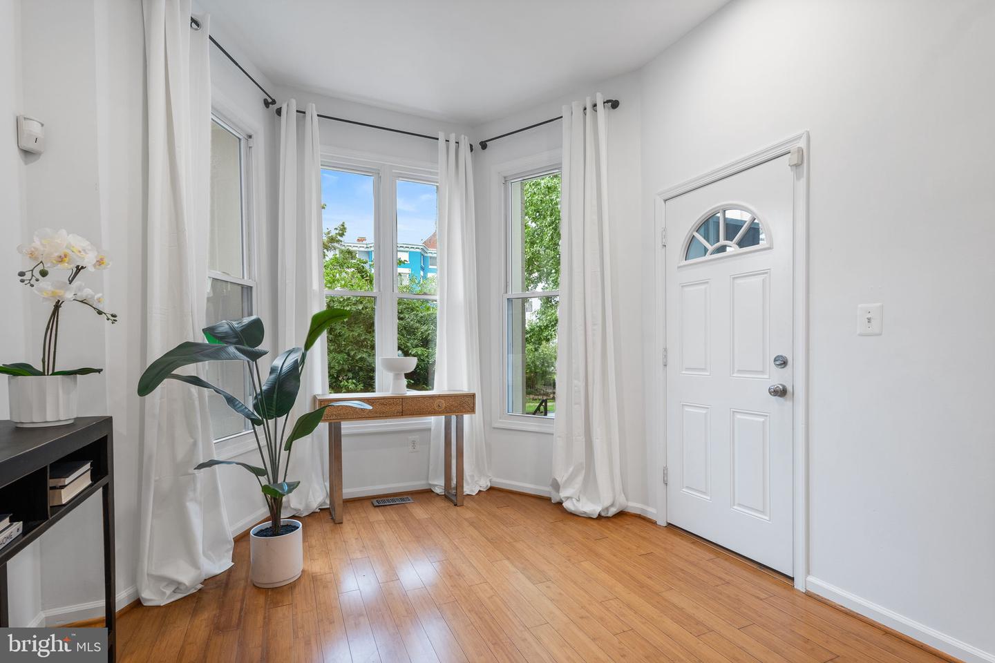 13 R ST NE #1, WASHINGTON, District Of Columbia 20002, 2 Bedrooms Bedrooms, ,2 BathroomsBathrooms,Residential,For sale,13 R ST NE #1,DCDC2211920 MLS # DCDC2211920