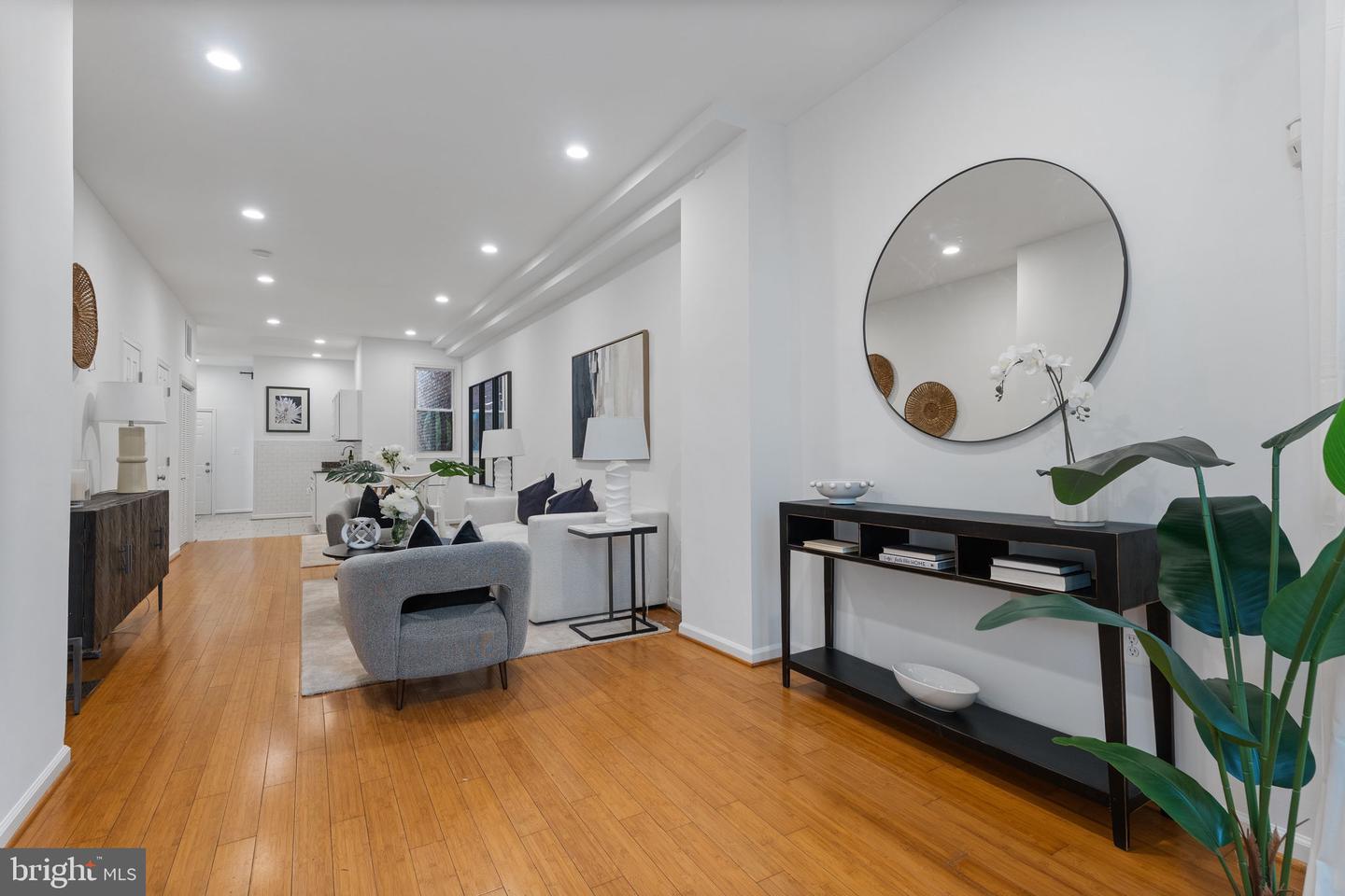 13 R ST NE #1, WASHINGTON, District Of Columbia 20002, 2 Bedrooms Bedrooms, ,2 BathroomsBathrooms,Residential,For sale,13 R ST NE #1,DCDC2211920 MLS # DCDC2211920