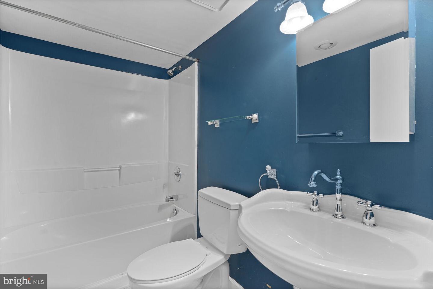 807 N HOWARD ST #219, ALEXANDRIA, Virginia 22304, 2 Bedrooms Bedrooms, ,2 BathroomsBathrooms,Residential,For sale,807 N HOWARD ST #219,VAAX2047830 MLS # VAAX2047830