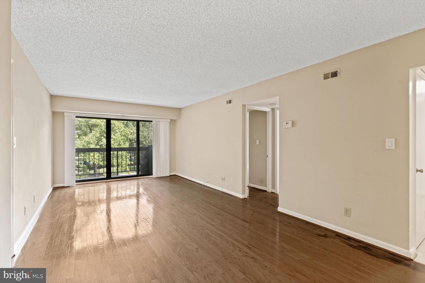 807 N HOWARD ST #219, ALEXANDRIA, Virginia 22304, 2 Bedrooms Bedrooms, ,2 BathroomsBathrooms,Residential,For sale,807 N HOWARD ST #219,VAAX2047830 MLS # VAAX2047830