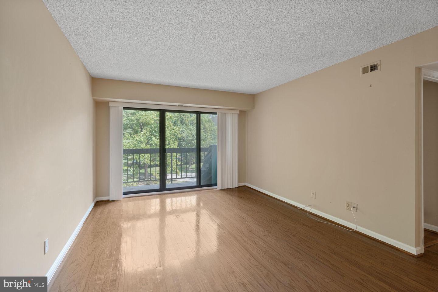 807 N HOWARD ST #219, ALEXANDRIA, Virginia 22304, 2 Bedrooms Bedrooms, ,2 BathroomsBathrooms,Residential,For sale,807 N HOWARD ST #219,VAAX2047830 MLS # VAAX2047830