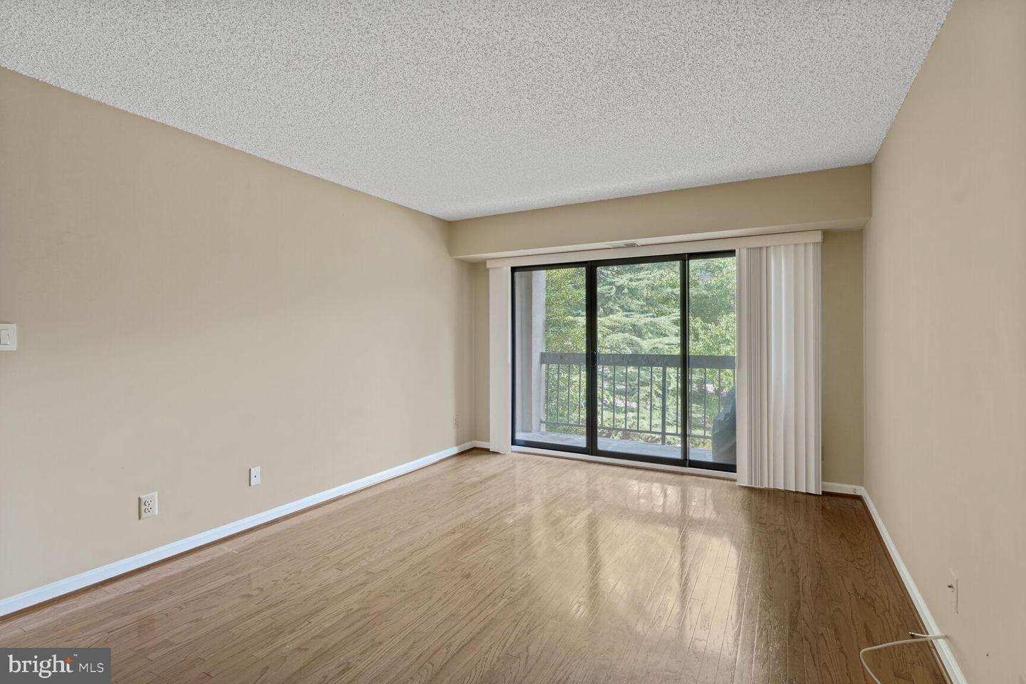 807 N HOWARD ST #219, ALEXANDRIA, Virginia 22304, 2 Bedrooms Bedrooms, ,2 BathroomsBathrooms,Residential,For sale,807 N HOWARD ST #219,VAAX2047830 MLS # VAAX2047830