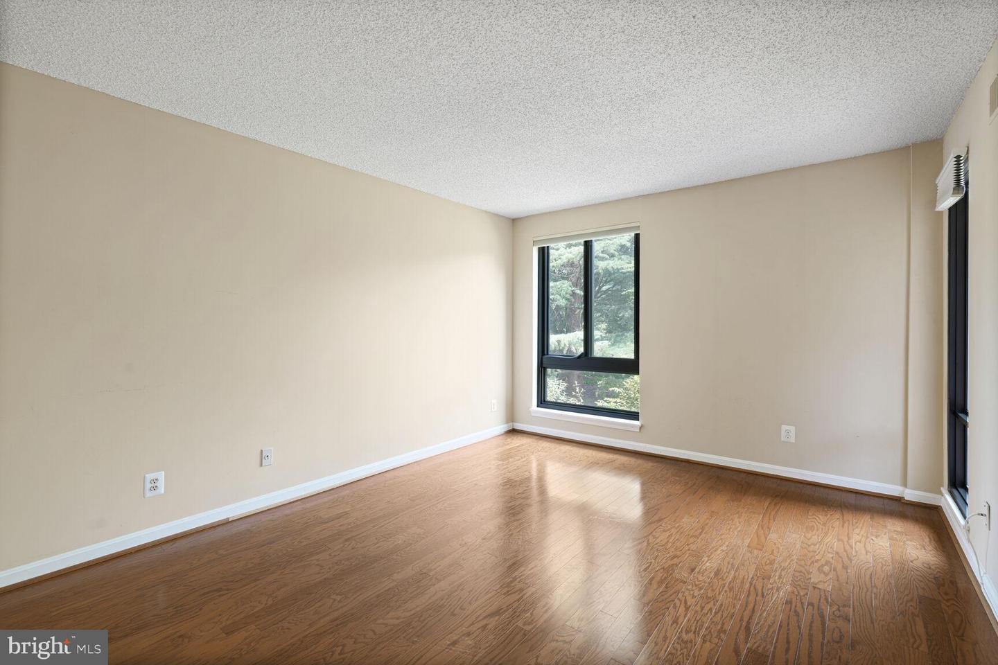 807 N HOWARD ST #219, ALEXANDRIA, Virginia 22304, 2 Bedrooms Bedrooms, ,2 BathroomsBathrooms,Residential,For sale,807 N HOWARD ST #219,VAAX2047830 MLS # VAAX2047830