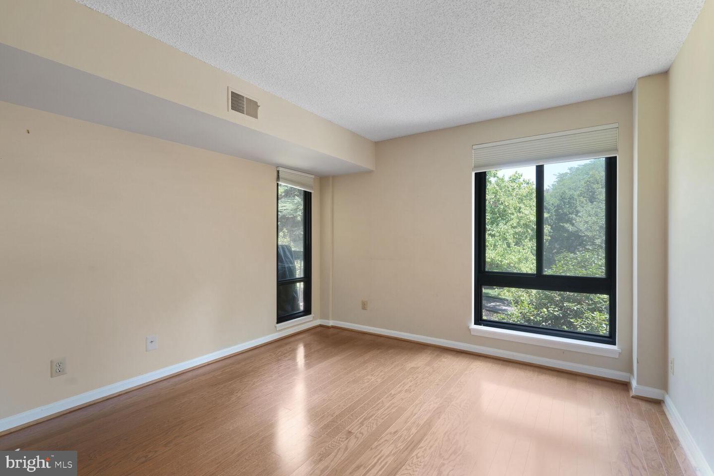 807 N HOWARD ST #219, ALEXANDRIA, Virginia 22304, 2 Bedrooms Bedrooms, ,2 BathroomsBathrooms,Residential,For sale,807 N HOWARD ST #219,VAAX2047830 MLS # VAAX2047830