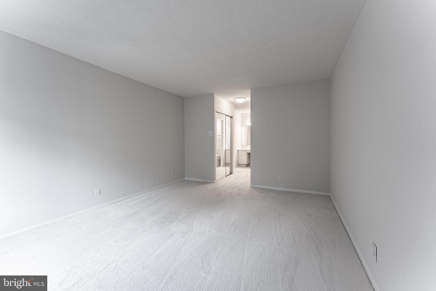 203 YOAKUM PKWY #403, ALEXANDRIA, Virginia 22304, 2 Bedrooms Bedrooms, ,2 BathroomsBathrooms,Residential,For sale,203 YOAKUM PKWY #403,VAAX2047782 MLS # VAAX2047782