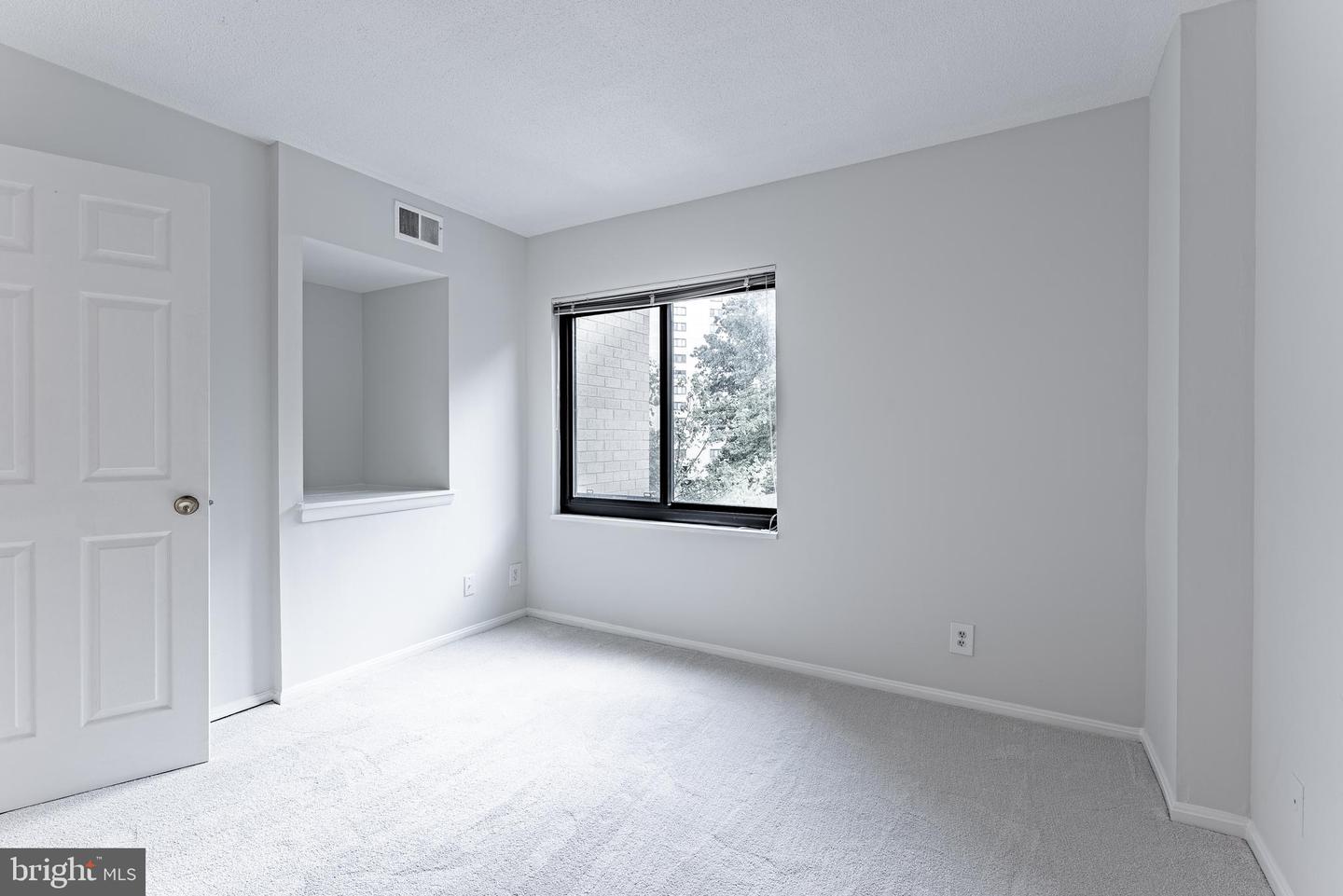 203 YOAKUM PKWY #403, ALEXANDRIA, Virginia 22304, 2 Bedrooms Bedrooms, ,2 BathroomsBathrooms,Residential,For sale,203 YOAKUM PKWY #403,VAAX2047782 MLS # VAAX2047782