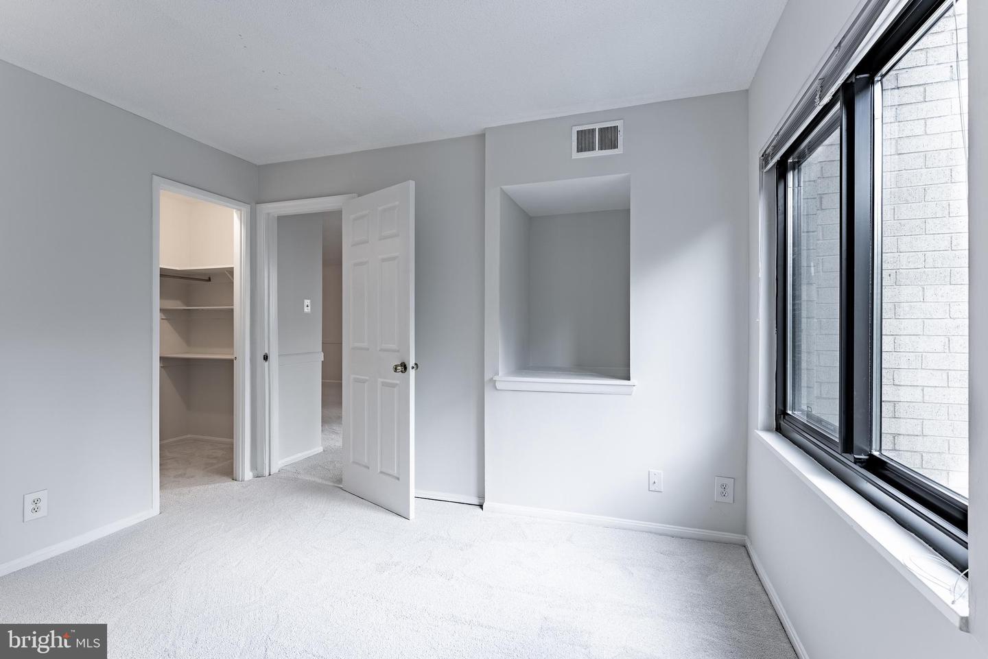203 YOAKUM PKWY #403, ALEXANDRIA, Virginia 22304, 2 Bedrooms Bedrooms, ,2 BathroomsBathrooms,Residential,For sale,203 YOAKUM PKWY #403,VAAX2047782 MLS # VAAX2047782