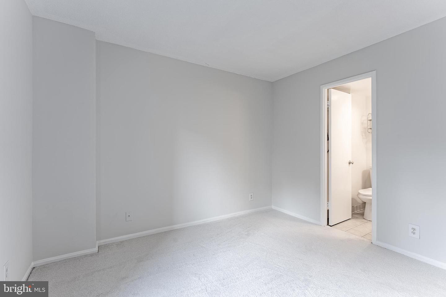 203 YOAKUM PKWY #403, ALEXANDRIA, Virginia 22304, 2 Bedrooms Bedrooms, ,2 BathroomsBathrooms,Residential,For sale,203 YOAKUM PKWY #403,VAAX2047782 MLS # VAAX2047782