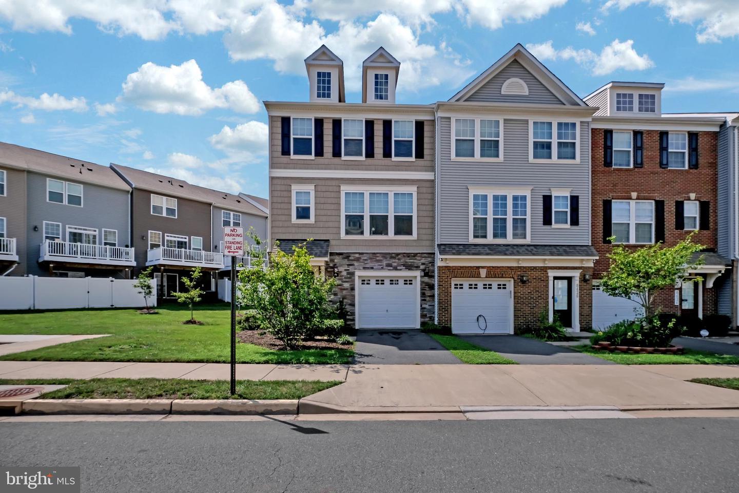 8428 GIRVAN CT, MANASSAS, Virginia 20109, 3 Bedrooms Bedrooms, ,3 BathroomsBathrooms,Residential,For sale,8428 GIRVAN CT,VAPW2099824 MLS # VAPW2099824