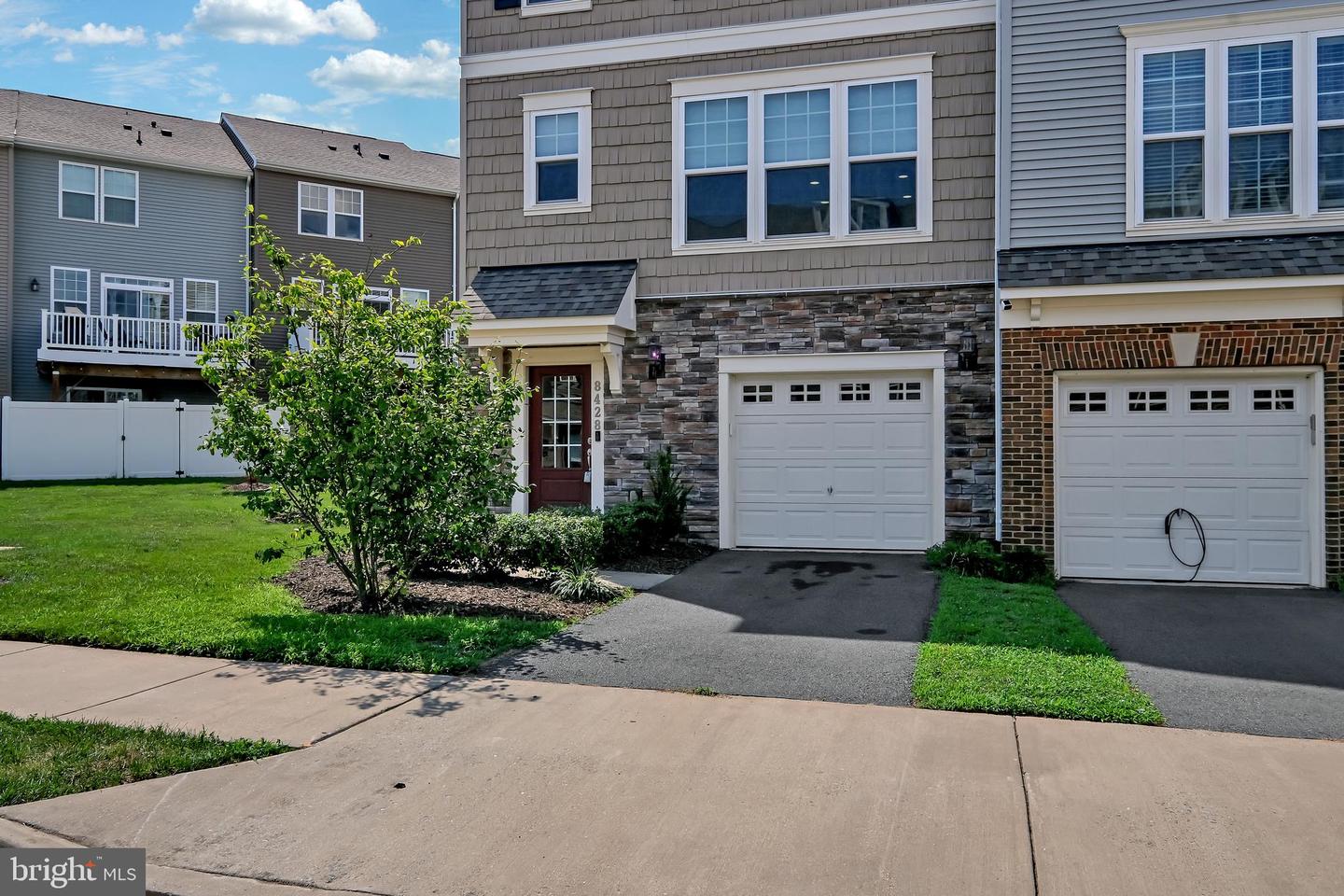 8428 GIRVAN CT, MANASSAS, Virginia 20109, 3 Bedrooms Bedrooms, ,3 BathroomsBathrooms,Residential,For sale,8428 GIRVAN CT,VAPW2099824 MLS # VAPW2099824