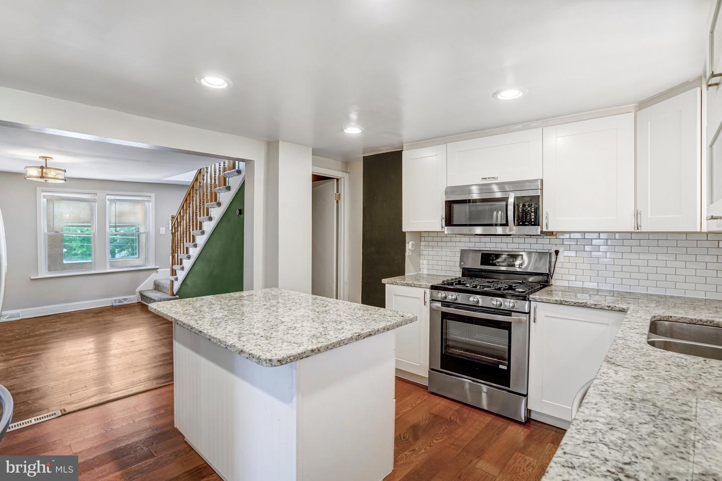 6437 HOLYOKE DR, ANNANDALE, Virginia 22003, 3 Bedrooms Bedrooms, ,2 BathroomsBathrooms,Residential,For sale,6437 HOLYOKE DR,VAFX2257252 MLS # VAFX2257252