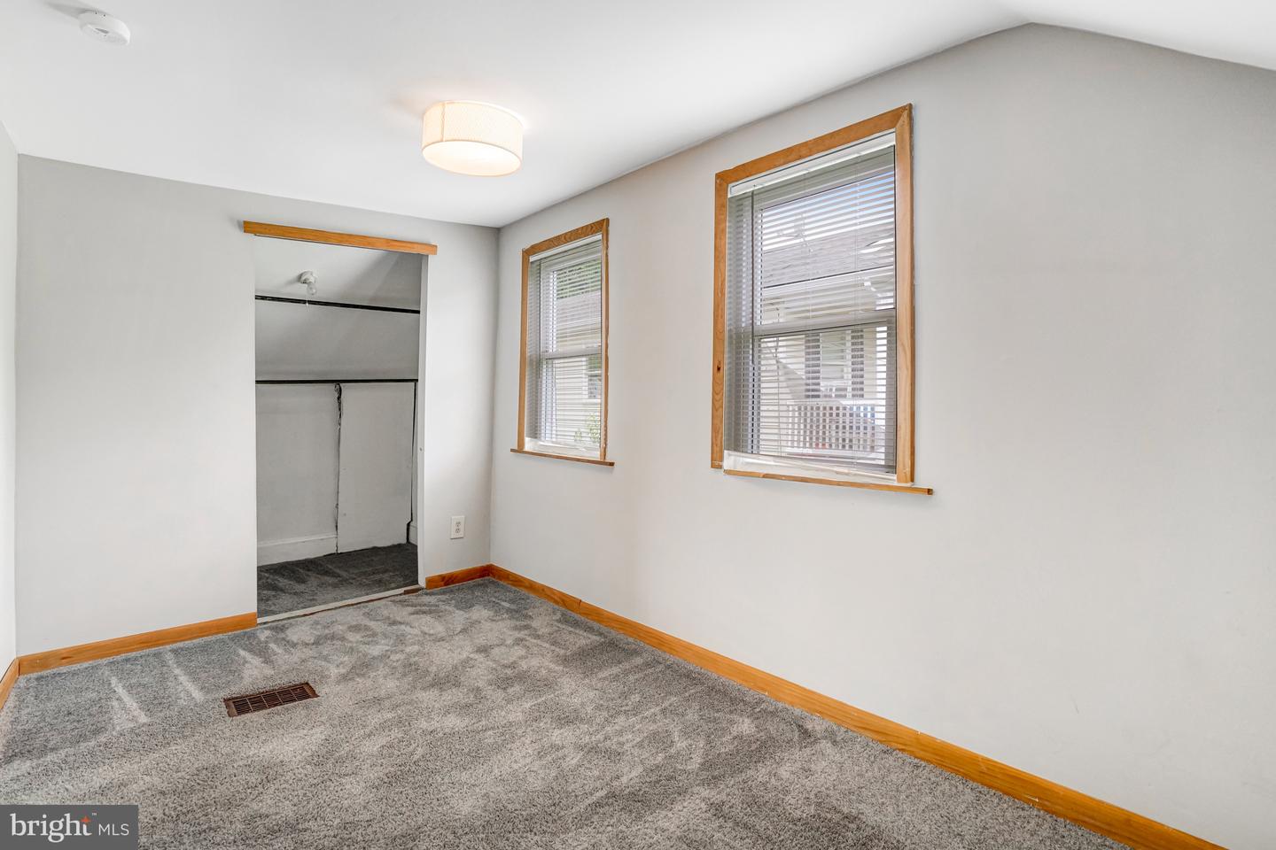 6437 HOLYOKE DR, ANNANDALE, Virginia 22003, 3 Bedrooms Bedrooms, ,2 BathroomsBathrooms,Residential,For sale,6437 HOLYOKE DR,VAFX2257252 MLS # VAFX2257252