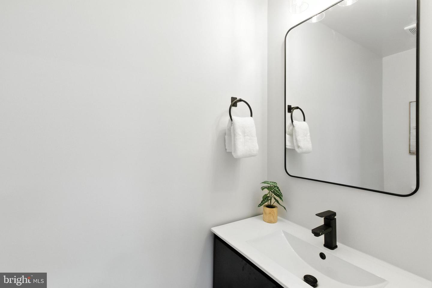 4017 14TH ST NW, WASHINGTON, District Of Columbia 20011, 4 Bedrooms Bedrooms, 8 Rooms Rooms,3 BathroomsBathrooms,Residential,For sale,4017 14TH ST NW,DCDC2211988 MLS # DCDC2211988