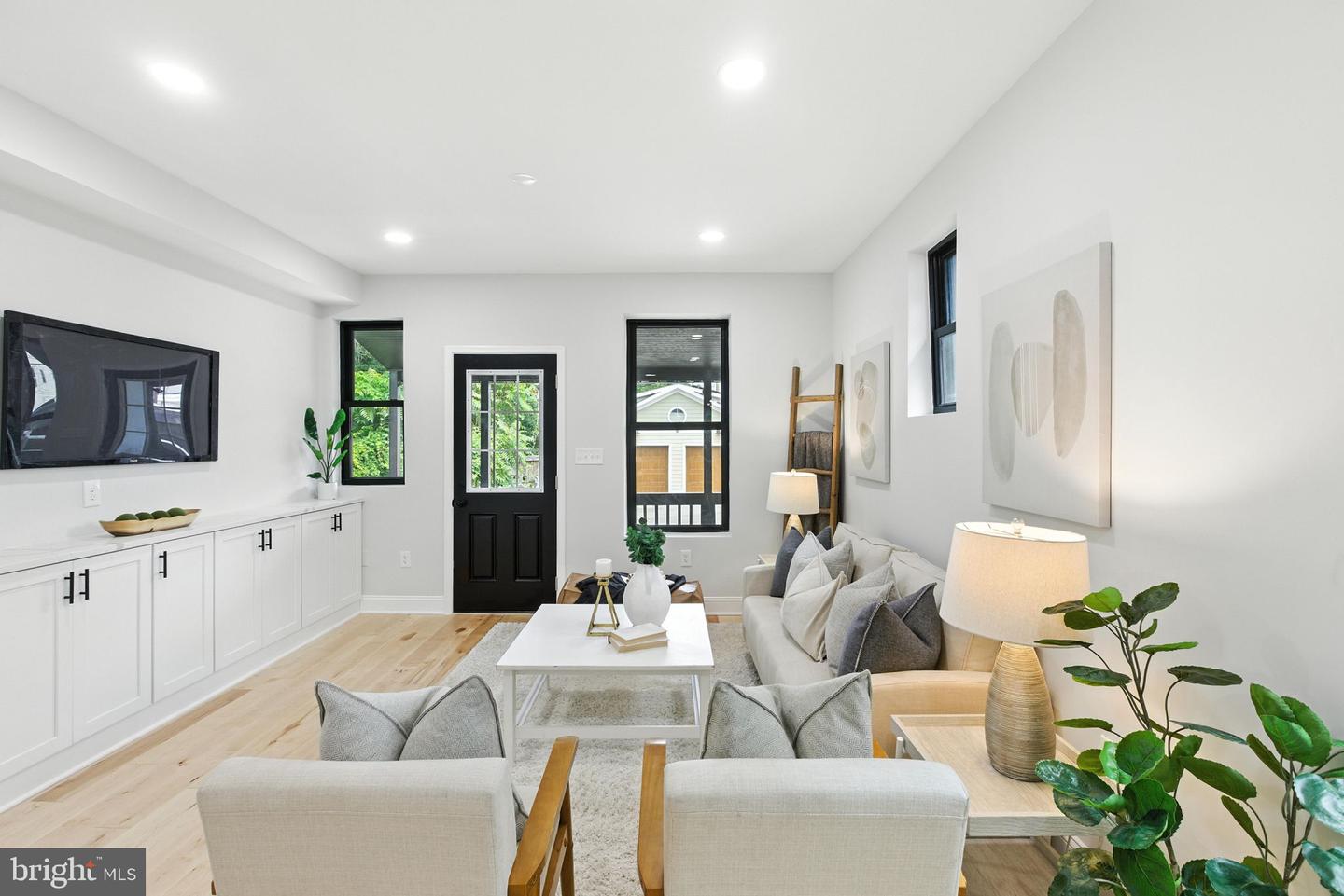 4017 14TH ST NW, WASHINGTON, District Of Columbia 20011, 4 Bedrooms Bedrooms, 8 Rooms Rooms,3 BathroomsBathrooms,Residential,For sale,4017 14TH ST NW,DCDC2211988 MLS # DCDC2211988