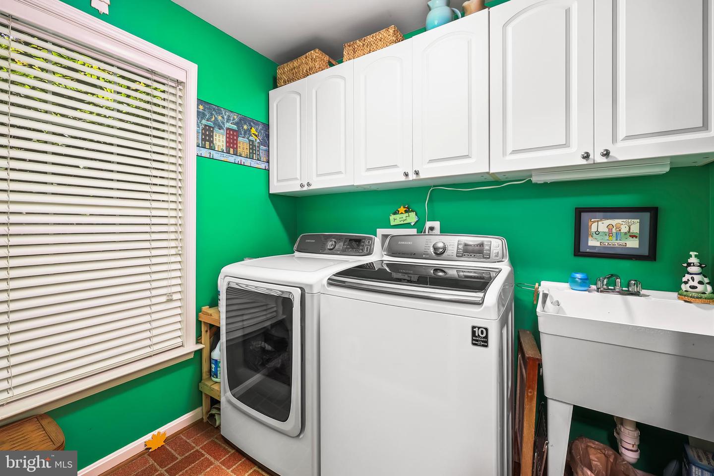 6843 LOCHMERE DR, MANASSAS, Virginia 20112, 4 Bedrooms Bedrooms, 8 Rooms Rooms,3 BathroomsBathrooms,Residential,For sale,6843 LOCHMERE DR,VAPW2099974 MLS # VAPW2099974