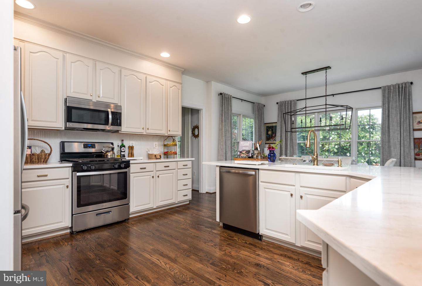 15136 GOLF VIEW DR, HAYMARKET, Virginia 20169, 4 Bedrooms Bedrooms, ,3 BathroomsBathrooms,Residential,For sale,15136 GOLF VIEW DR,VAPW2099982 MLS # VAPW2099982