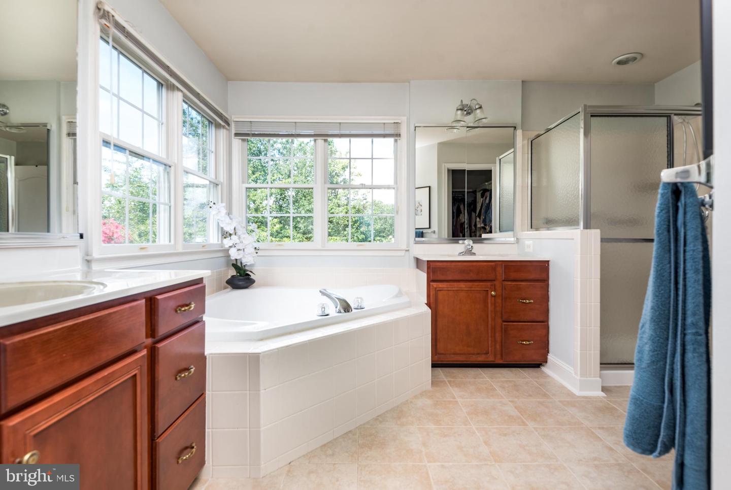 15136 GOLF VIEW DR, HAYMARKET, Virginia 20169, 4 Bedrooms Bedrooms, ,3 BathroomsBathrooms,Residential,For sale,15136 GOLF VIEW DR,VAPW2099982 MLS # VAPW2099982