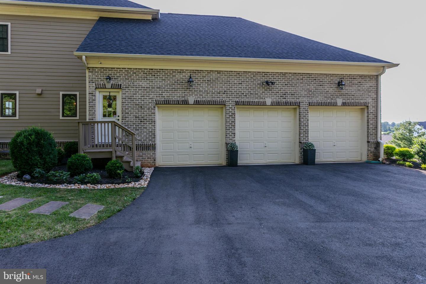 17038 GRINDSTONE CT, LEESBURG, Virginia 20176, 4 Bedrooms Bedrooms, ,3 BathroomsBathrooms,Residential,For sale,17038 GRINDSTONE CT,VALO2103142 MLS # VALO2103142