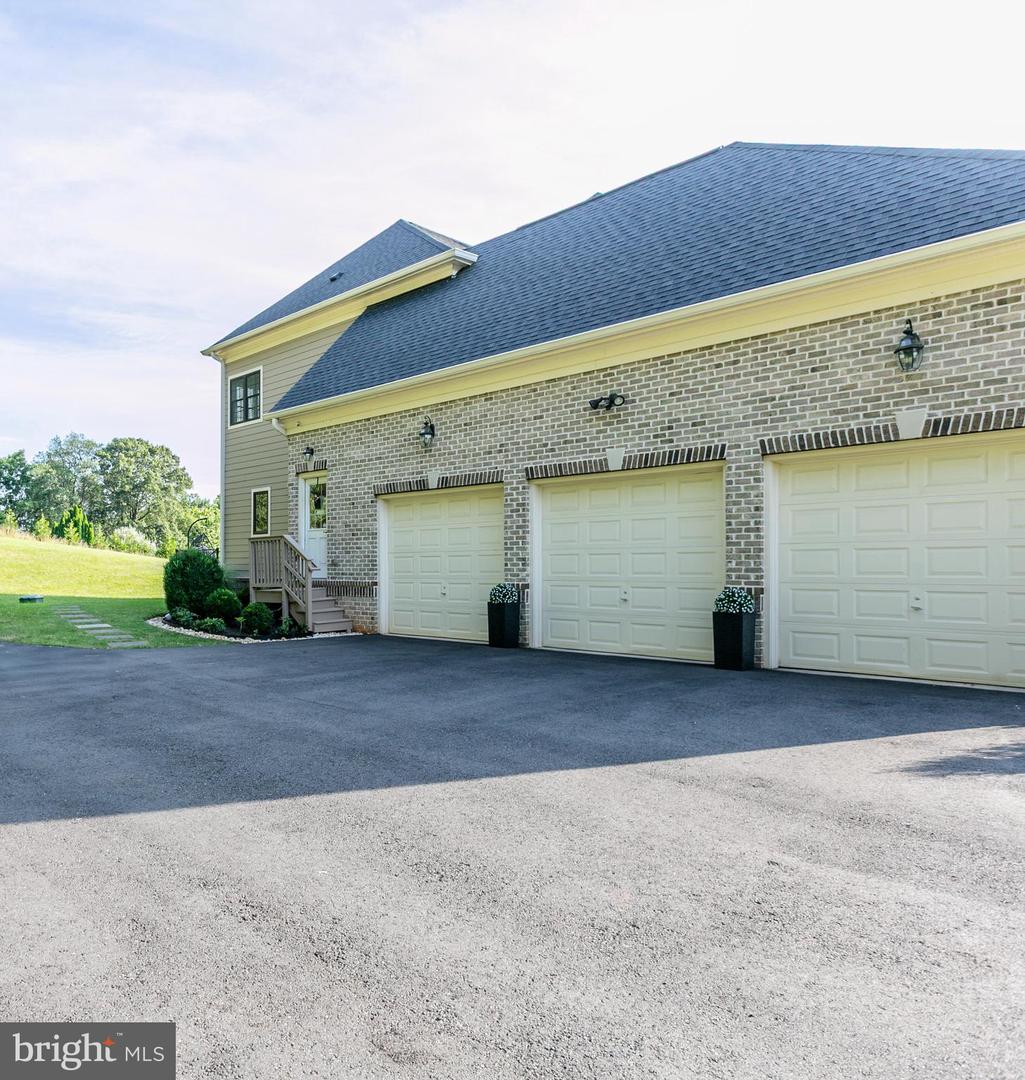17038 GRINDSTONE CT, LEESBURG, Virginia 20176, 4 Bedrooms Bedrooms, ,3 BathroomsBathrooms,Residential,For sale,17038 GRINDSTONE CT,VALO2103142 MLS # VALO2103142