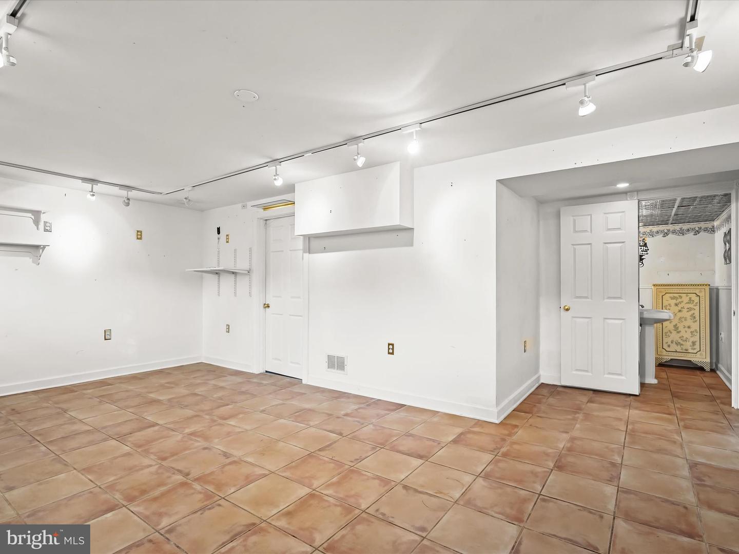 7605 MCCLOUD CT, LORTON, Virginia 22079, 3 Bedrooms Bedrooms, ,2 BathroomsBathrooms,Residential,For sale,7605 MCCLOUD CT,VAFX2257530 MLS # VAFX2257530