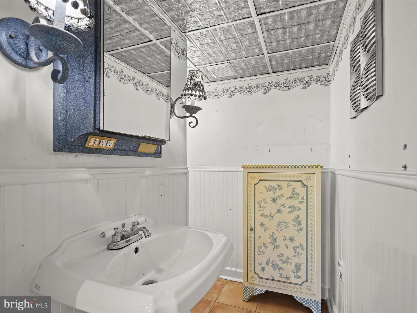 7605 MCCLOUD CT, LORTON, Virginia 22079, 3 Bedrooms Bedrooms, ,2 BathroomsBathrooms,Residential,For sale,7605 MCCLOUD CT,VAFX2257530 MLS # VAFX2257530