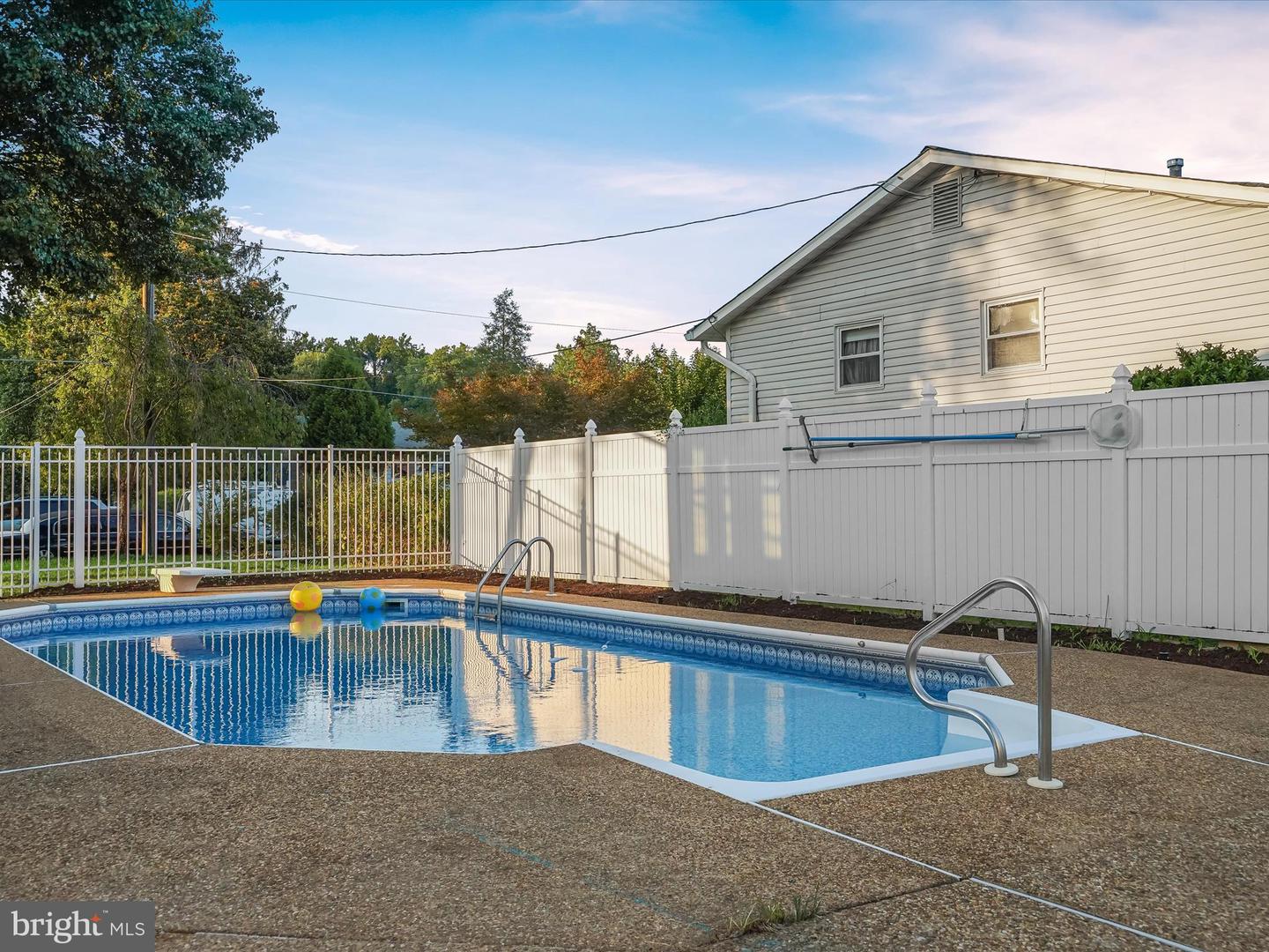 7605 MCCLOUD CT, LORTON, Virginia 22079, 3 Bedrooms Bedrooms, ,2 BathroomsBathrooms,Residential,For sale,7605 MCCLOUD CT,VAFX2257530 MLS # VAFX2257530