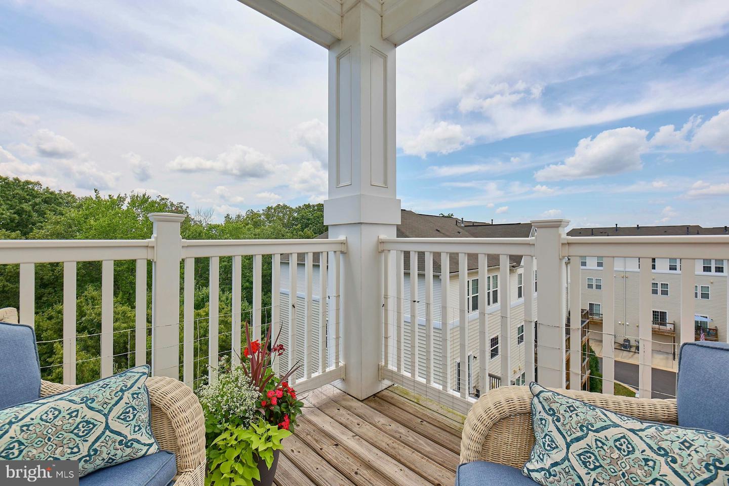 24701 BYRNE MEADOW SQ #404, ALDIE, Virginia 20105, 2 Bedrooms Bedrooms, ,2 BathroomsBathrooms,Residential,For sale,24701 BYRNE MEADOW SQ #404,VALO2103156 MLS # VALO2103156
