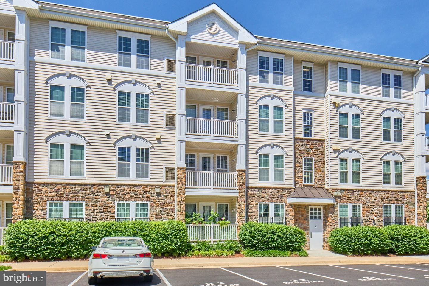24701 BYRNE MEADOW SQ #404, ALDIE, Virginia 20105, 2 Bedrooms Bedrooms, ,2 BathroomsBathrooms,Residential,For sale,24701 BYRNE MEADOW SQ #404,VALO2103156 MLS # VALO2103156