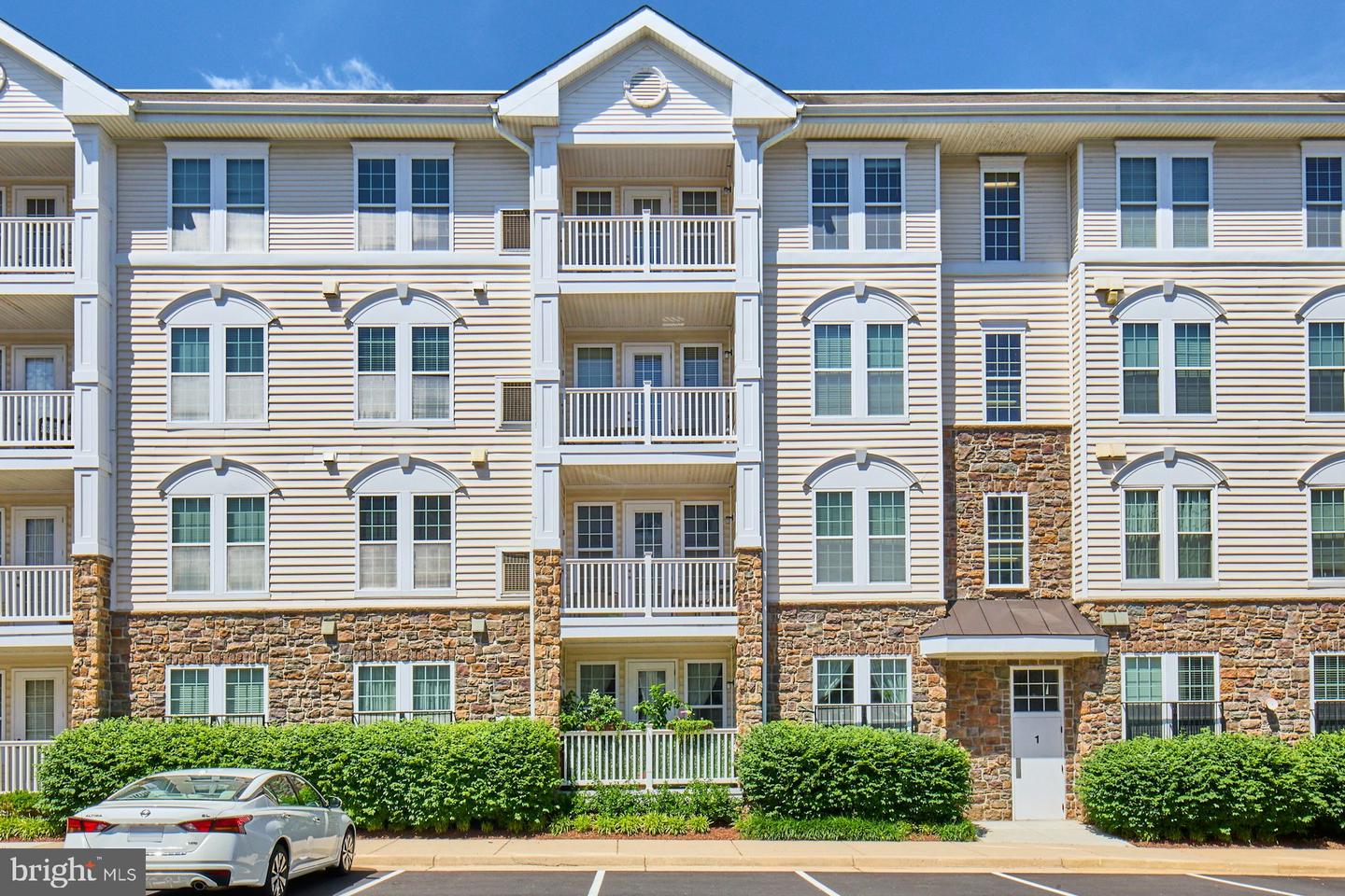 24701 BYRNE MEADOW SQ #404, ALDIE, Virginia 20105, 2 Bedrooms Bedrooms, ,2 BathroomsBathrooms,Residential,For sale,24701 BYRNE MEADOW SQ #404,VALO2103156 MLS # VALO2103156