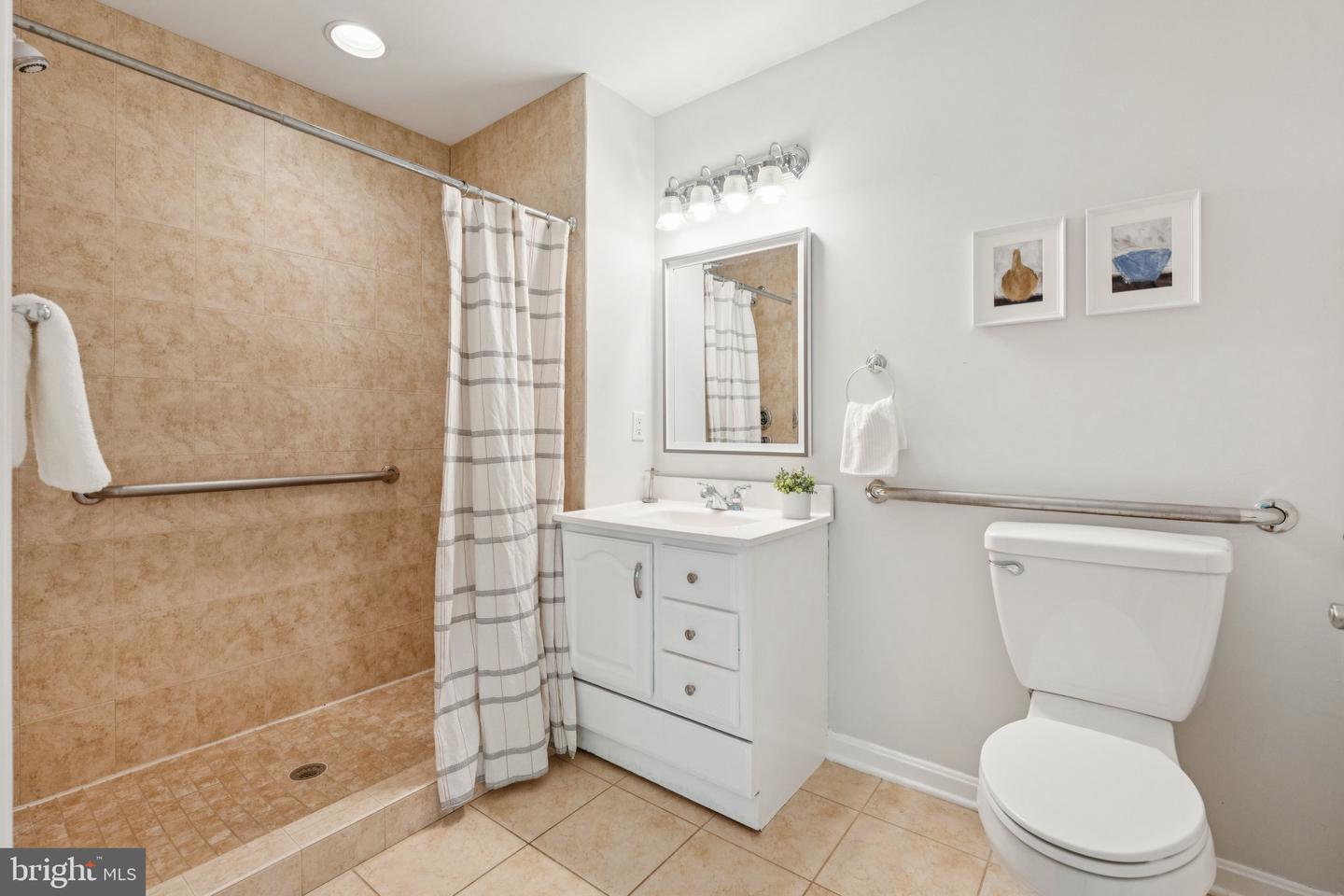 1119 S EDISON ST, ARLINGTON, Virginia 22204, 3 Bedrooms Bedrooms, ,3 BathroomsBathrooms,Residential,For sale,1119 S EDISON ST,VAAR2061410 MLS # VAAR2061410