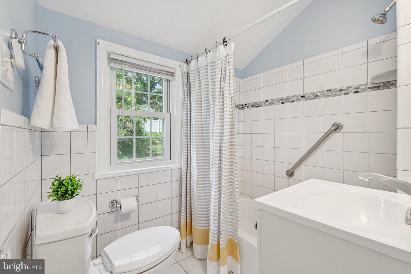 1119 S EDISON ST, ARLINGTON, Virginia 22204, 3 Bedrooms Bedrooms, ,3 BathroomsBathrooms,Residential,For sale,1119 S EDISON ST,VAAR2061410 MLS # VAAR2061410
