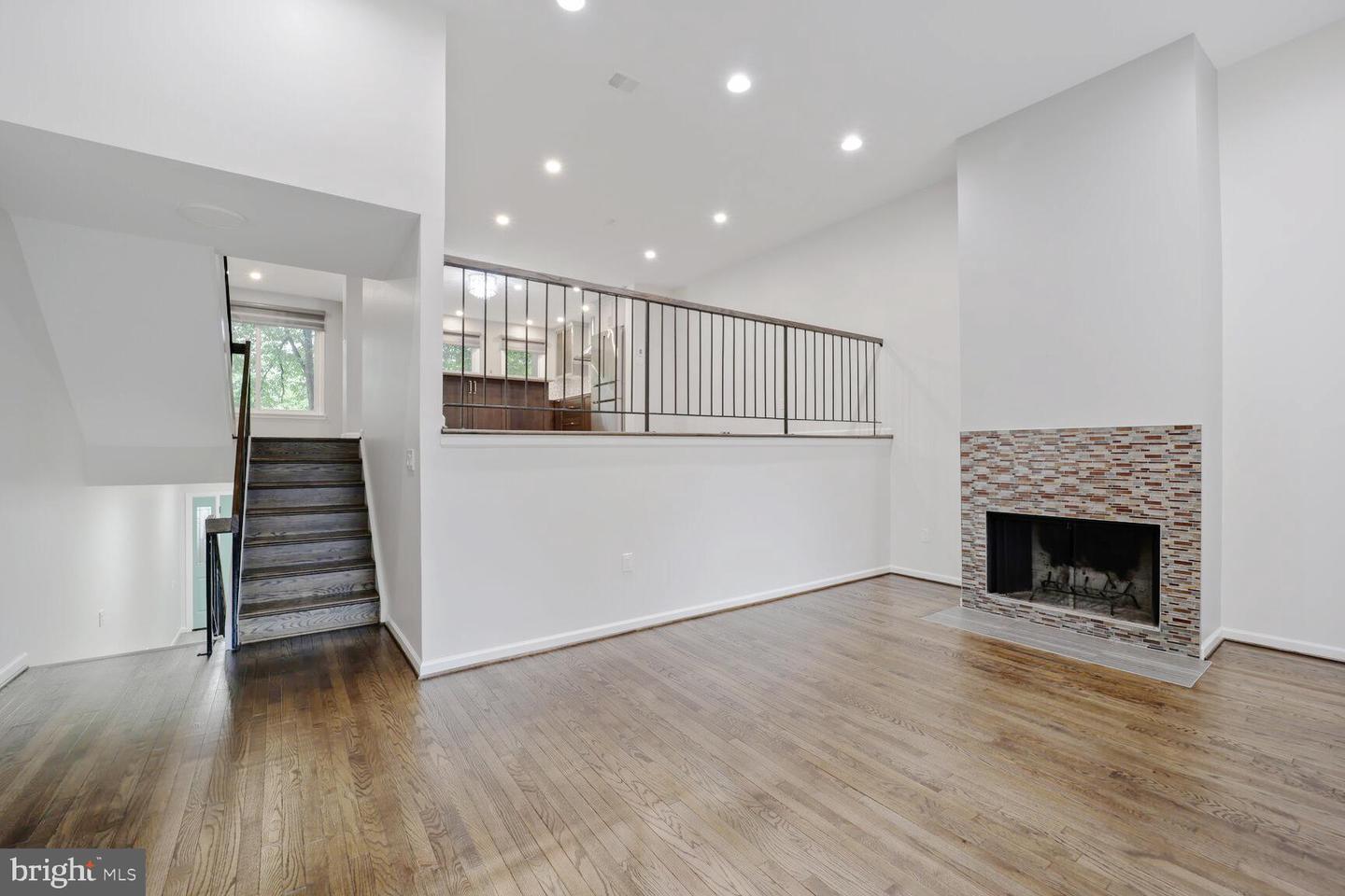 6929 MCLEAN PARK MANOR CT, MCLEAN, Virginia 22101, 3 Bedrooms Bedrooms, ,2 BathroomsBathrooms,Residential,For sale,6929 MCLEAN PARK MANOR CT,VAFX2257564 MLS # VAFX2257564