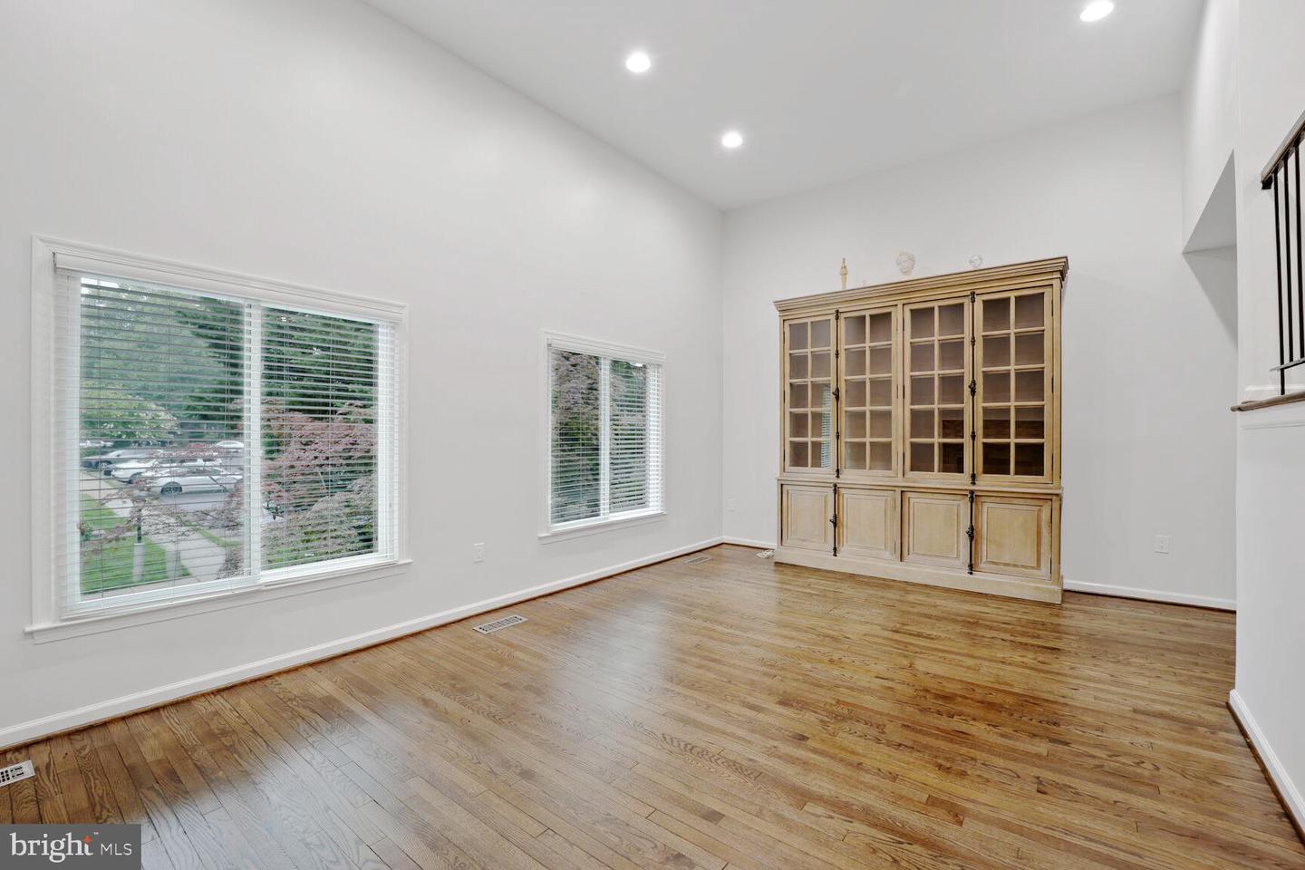 6929 MCLEAN PARK MANOR CT, MCLEAN, Virginia 22101, 3 Bedrooms Bedrooms, ,2 BathroomsBathrooms,Residential,For sale,6929 MCLEAN PARK MANOR CT,VAFX2257564 MLS # VAFX2257564