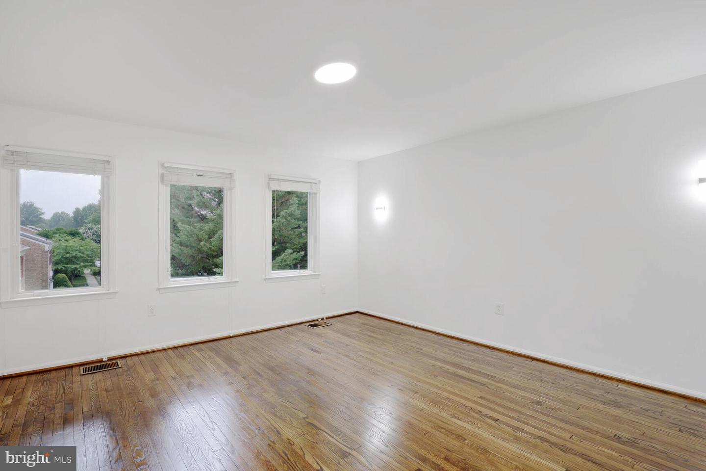 6929 MCLEAN PARK MANOR CT, MCLEAN, Virginia 22101, 3 Bedrooms Bedrooms, ,2 BathroomsBathrooms,Residential,For sale,6929 MCLEAN PARK MANOR CT,VAFX2257564 MLS # VAFX2257564
