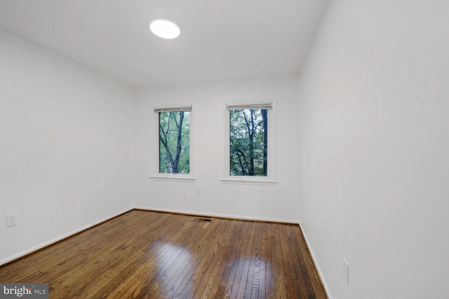 6929 MCLEAN PARK MANOR CT, MCLEAN, Virginia 22101, 3 Bedrooms Bedrooms, ,2 BathroomsBathrooms,Residential,For sale,6929 MCLEAN PARK MANOR CT,VAFX2257564 MLS # VAFX2257564