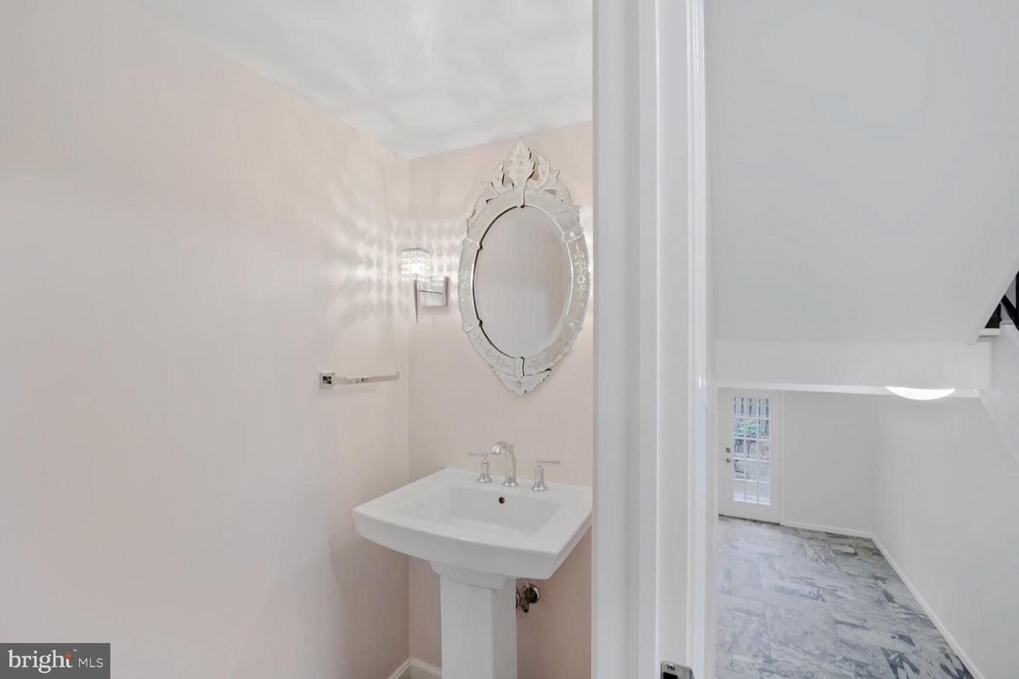 6929 MCLEAN PARK MANOR CT, MCLEAN, Virginia 22101, 3 Bedrooms Bedrooms, ,2 BathroomsBathrooms,Residential,For sale,6929 MCLEAN PARK MANOR CT,VAFX2257564 MLS # VAFX2257564