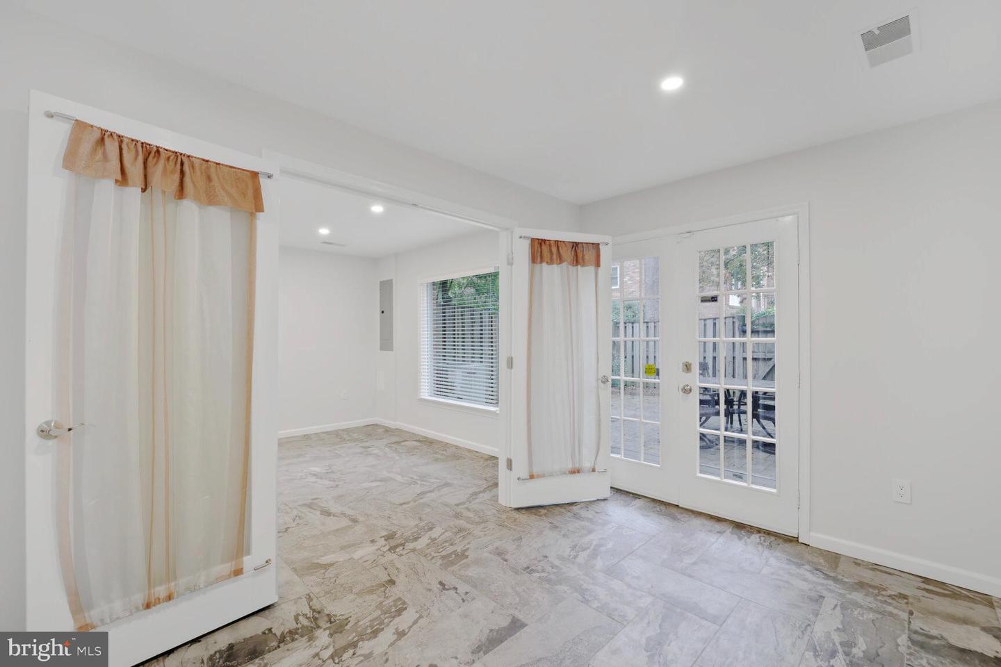 6929 MCLEAN PARK MANOR CT, MCLEAN, Virginia 22101, 3 Bedrooms Bedrooms, ,2 BathroomsBathrooms,Residential,For sale,6929 MCLEAN PARK MANOR CT,VAFX2257564 MLS # VAFX2257564