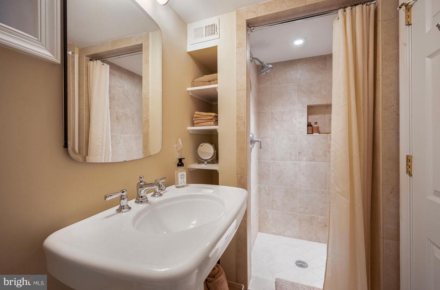4840 RODMAN ST NW, WASHINGTON, District Of Columbia 20016, 3 Bedrooms Bedrooms, ,3 BathroomsBathrooms,Residential,For sale,4840 RODMAN ST NW,DCDC2212344 MLS # DCDC2212344