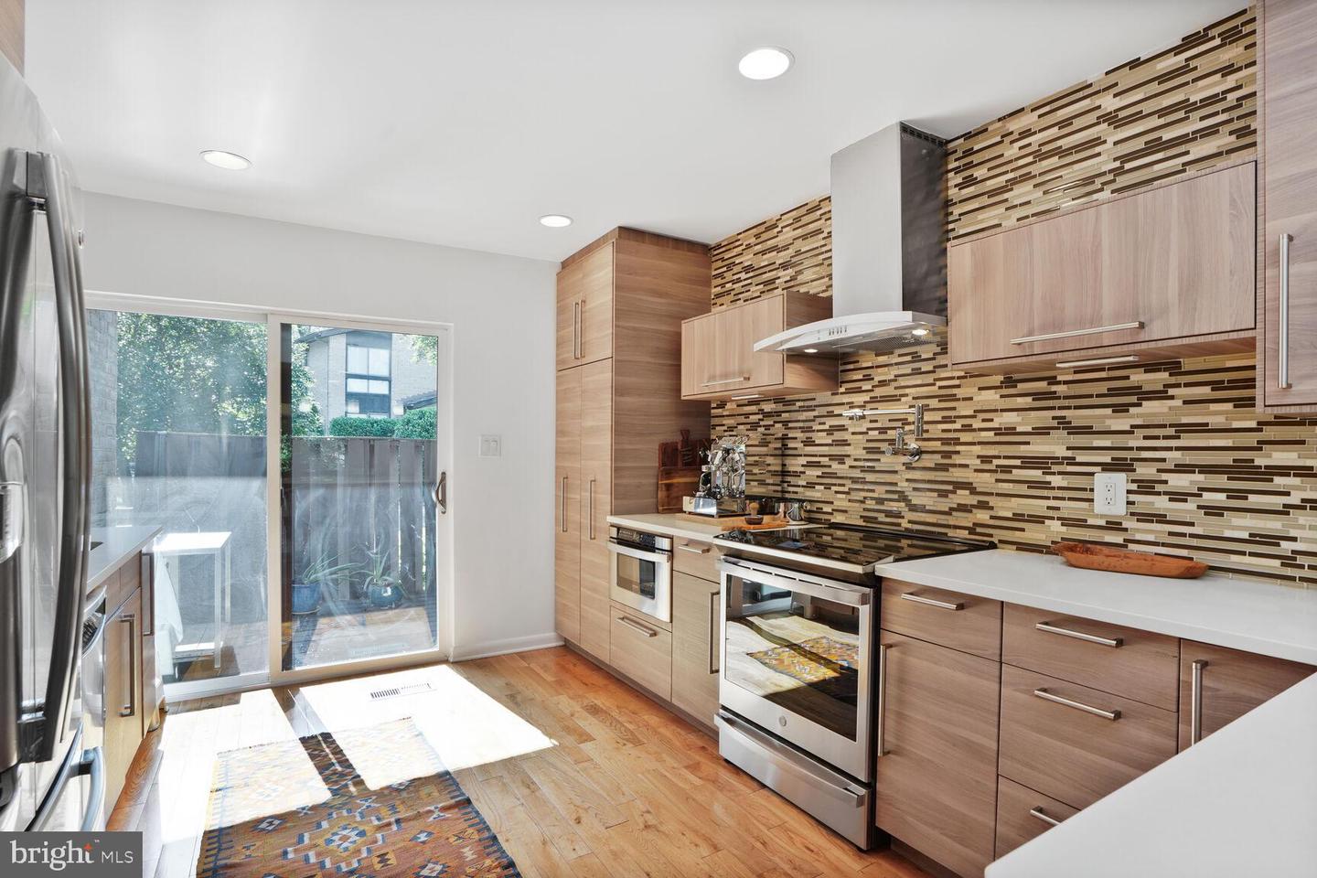 2034 LAKEBREEZE WAY, RESTON, Virginia 20191, 4 Bedrooms Bedrooms, ,2 BathroomsBathrooms,Residential,For sale,2034 LAKEBREEZE WAY,VAFX2257638 MLS # VAFX2257638