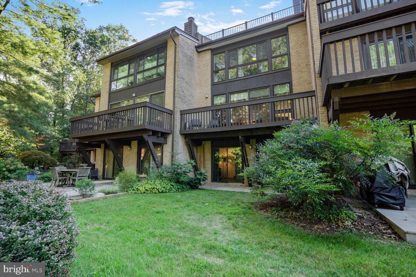 2034 LAKEBREEZE WAY, RESTON, Virginia 20191, 4 Bedrooms Bedrooms, ,2 BathroomsBathrooms,Residential,For sale,2034 LAKEBREEZE WAY,VAFX2257638 MLS # VAFX2257638