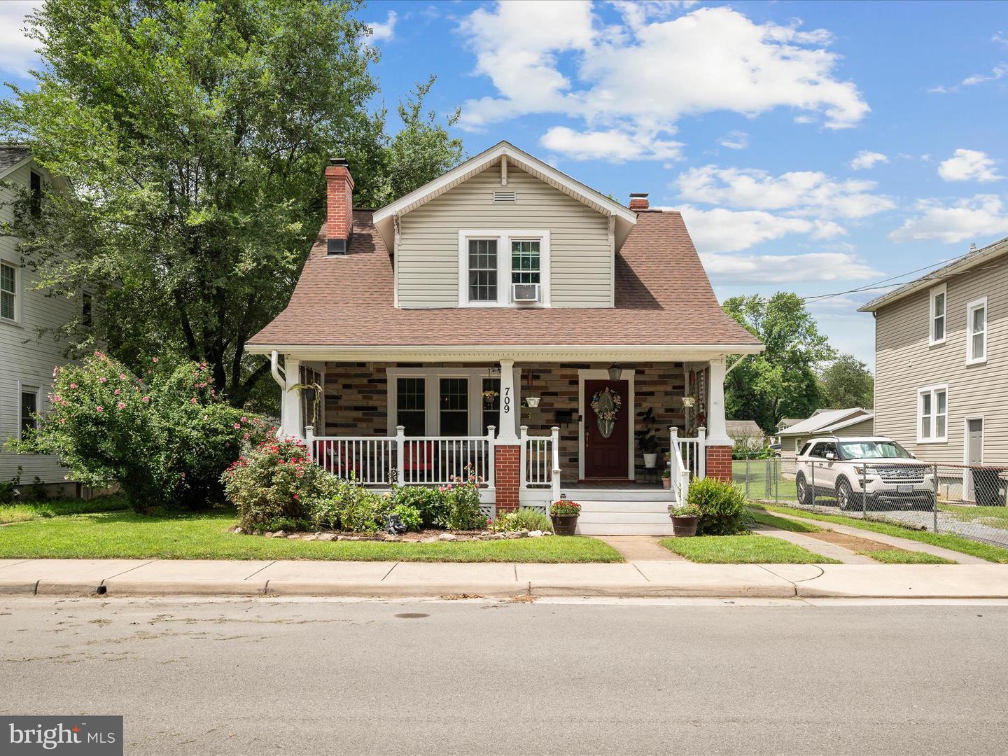 709-N BRADDOCK ST, WINCHESTER, Virginia 22601, 3 Bedrooms Bedrooms, ,1 BathroomBathrooms,Residential,For sale,709-N BRADDOCK ST,VAWI2008780 MLS # VAWI2008780