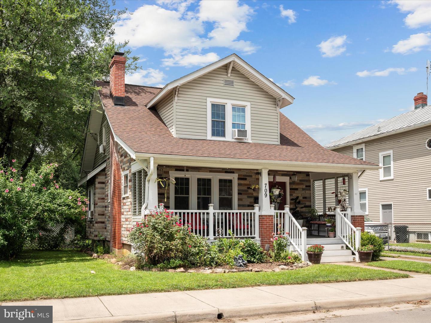 709-N BRADDOCK ST, WINCHESTER, Virginia 22601, 3 Bedrooms Bedrooms, ,1 BathroomBathrooms,Residential,For sale,709-N BRADDOCK ST,VAWI2008780 MLS # VAWI2008780