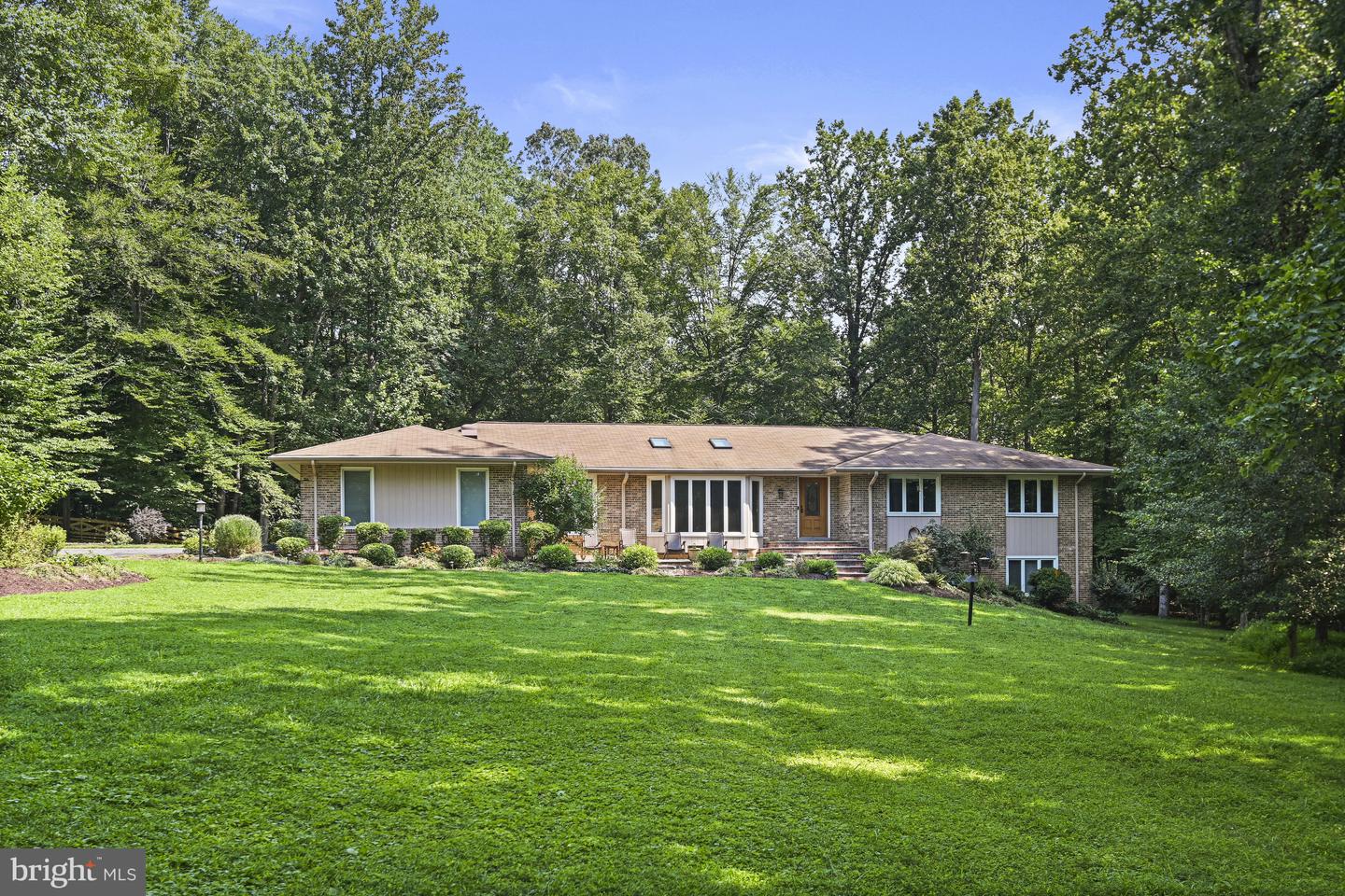 11308 SENECA CIR, GREAT FALLS, Virginia 22066, 4 Bedrooms Bedrooms, ,3 BathroomsBathrooms,Residential,For sale,11308 SENECA CIR,VAFX2257674 MLS # VAFX2257674