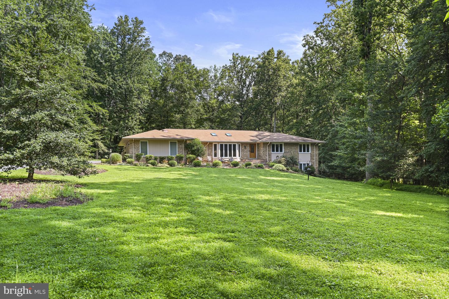 11308 SENECA CIR, GREAT FALLS, Virginia 22066, 4 Bedrooms Bedrooms, ,3 BathroomsBathrooms,Residential,For sale,11308 SENECA CIR,VAFX2257674 MLS # VAFX2257674