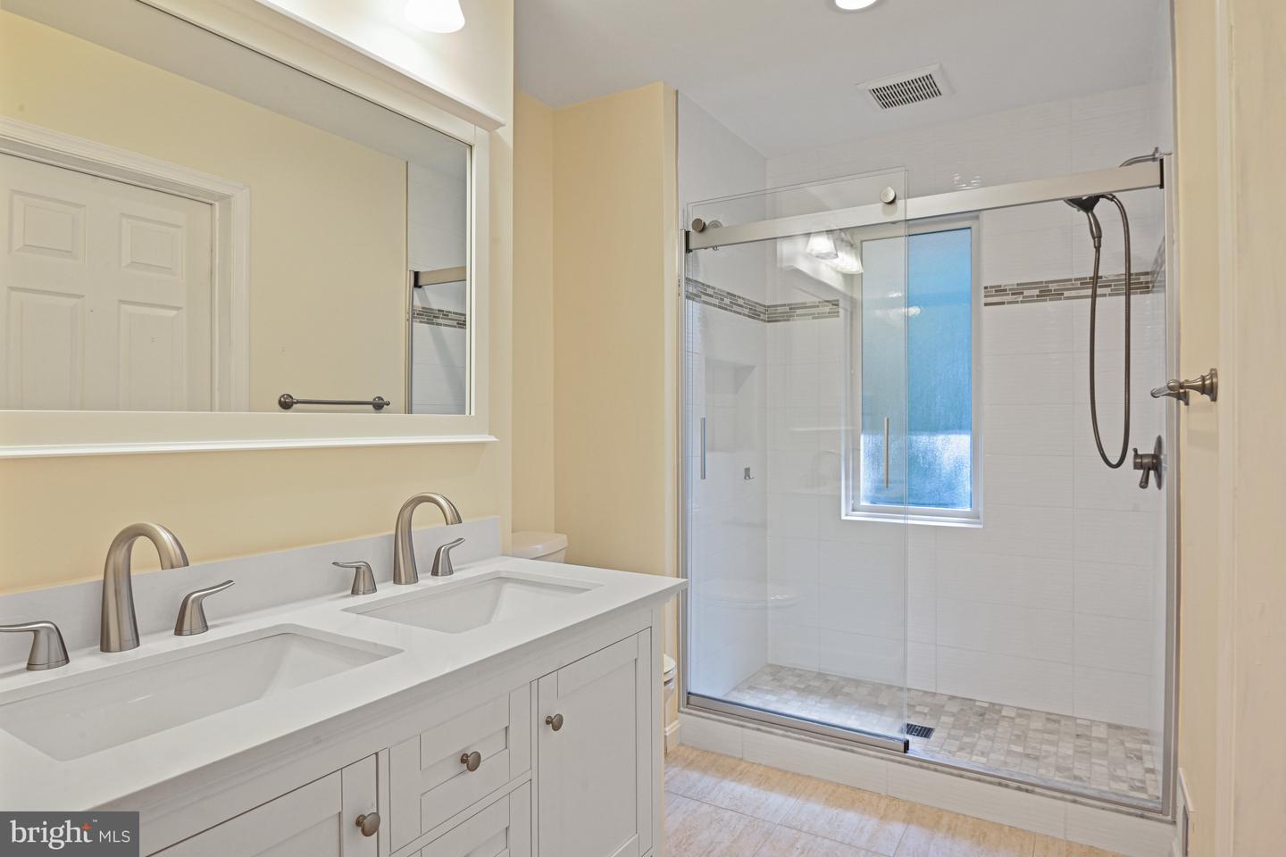 11308 SENECA CIR, GREAT FALLS, Virginia 22066, 4 Bedrooms Bedrooms, ,3 BathroomsBathrooms,Residential,For sale,11308 SENECA CIR,VAFX2257674 MLS # VAFX2257674