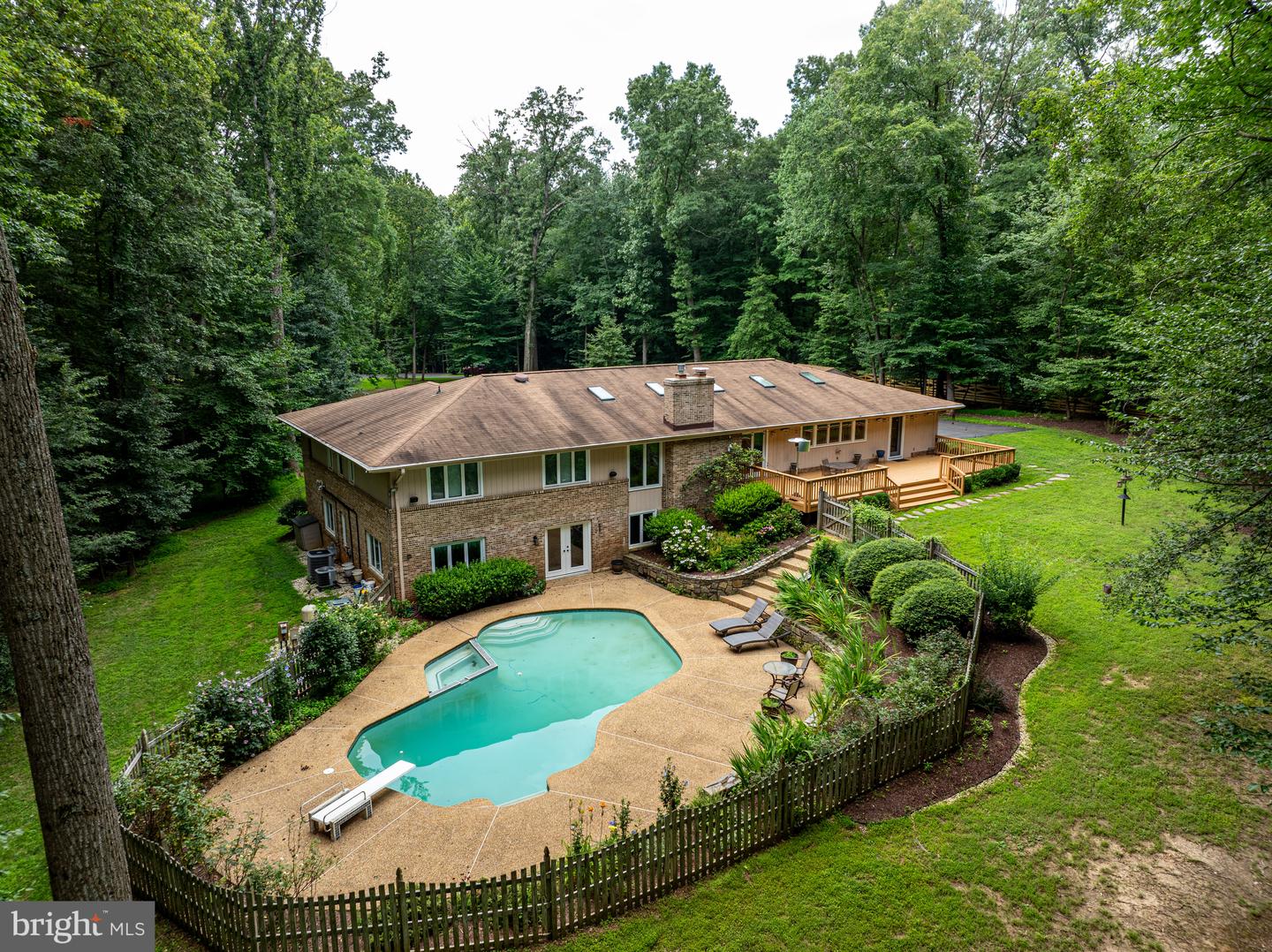 11308 SENECA CIR, GREAT FALLS, Virginia 22066, 4 Bedrooms Bedrooms, ,3 BathroomsBathrooms,Residential,For sale,11308 SENECA CIR,VAFX2257674 MLS # VAFX2257674